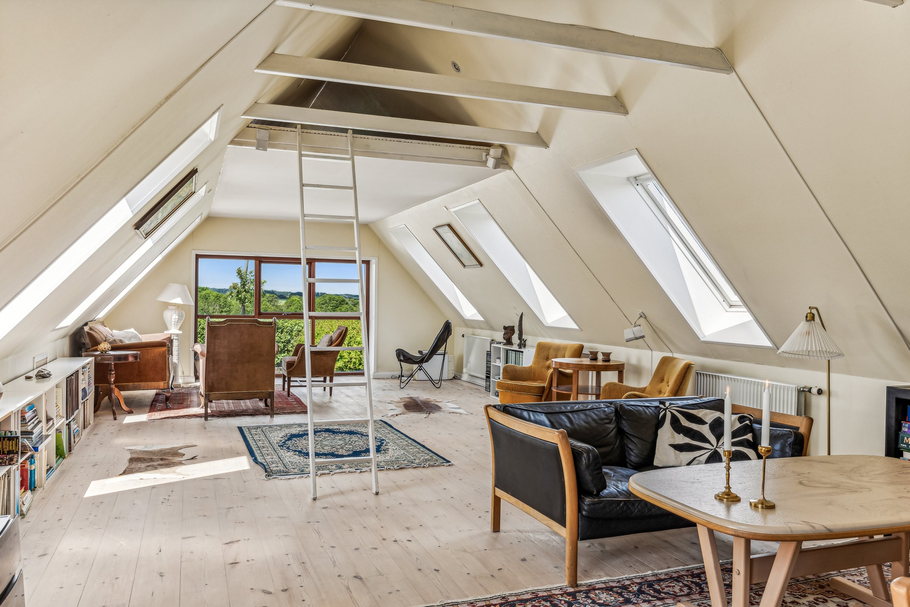 Fremhævet stue billede i fuldskærmstilstand. Billede af Hyllerødvej 4A, 8783 Hornsyld