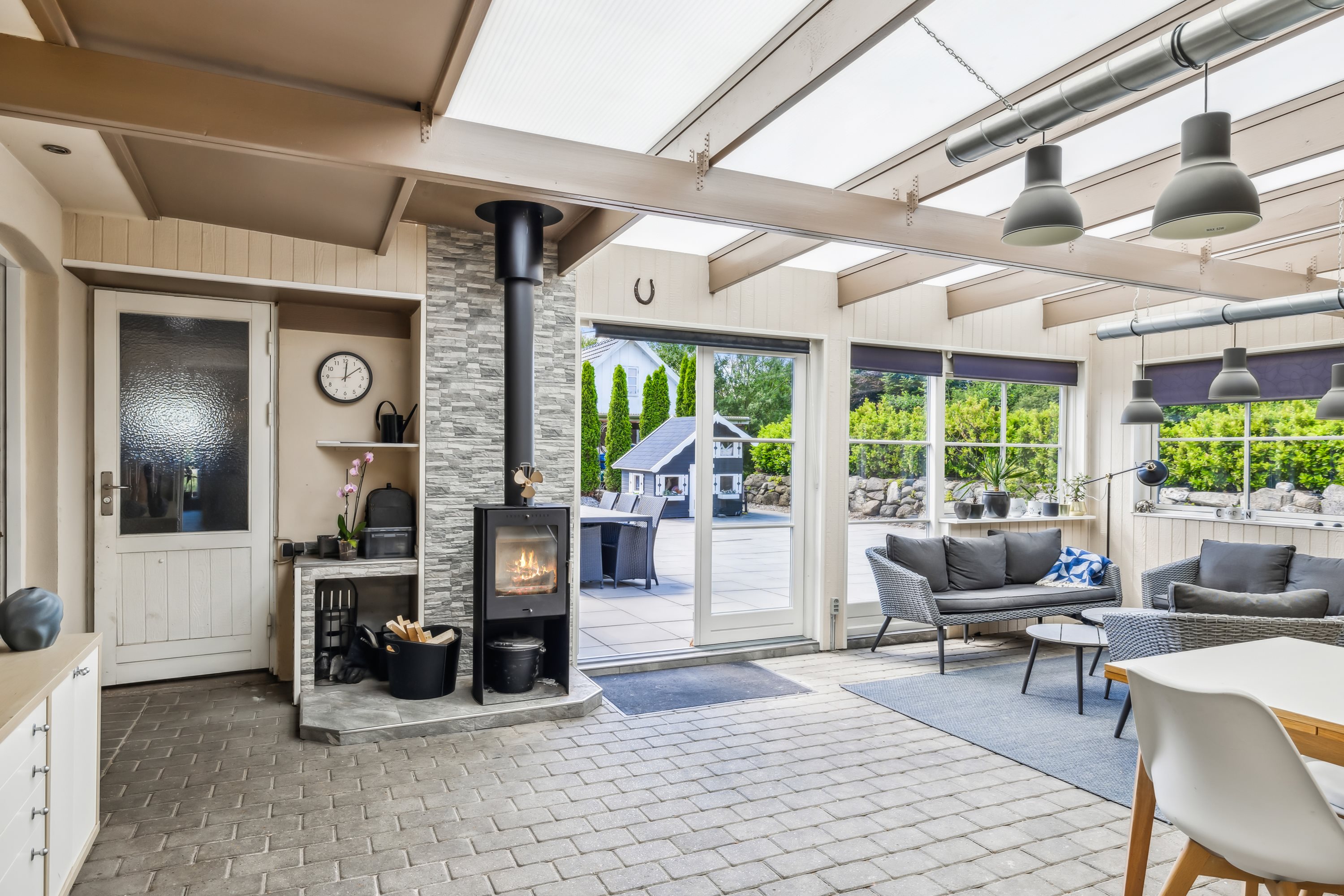 Fremhævet stue billede i fuldskærmstilstand. Billede af Middelfartvej 740, Korsebjerg, 5491 Blommenslyst