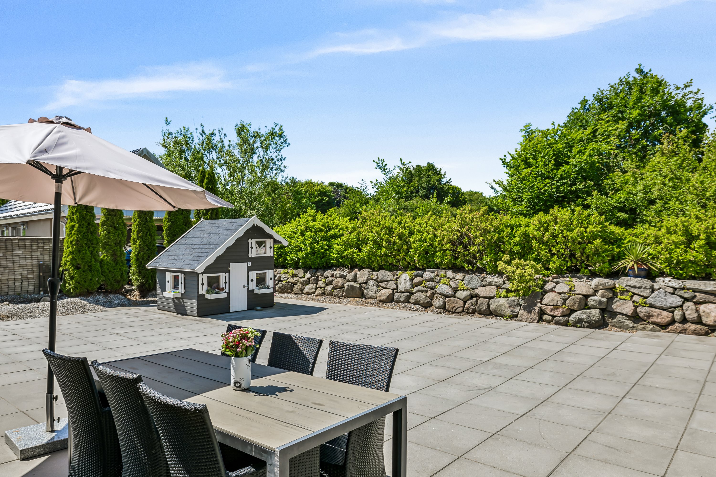 Miniaturebillede 1: terrasse. Billede af Middelfartvej 740, Korsebjerg, 5491 Blommenslyst