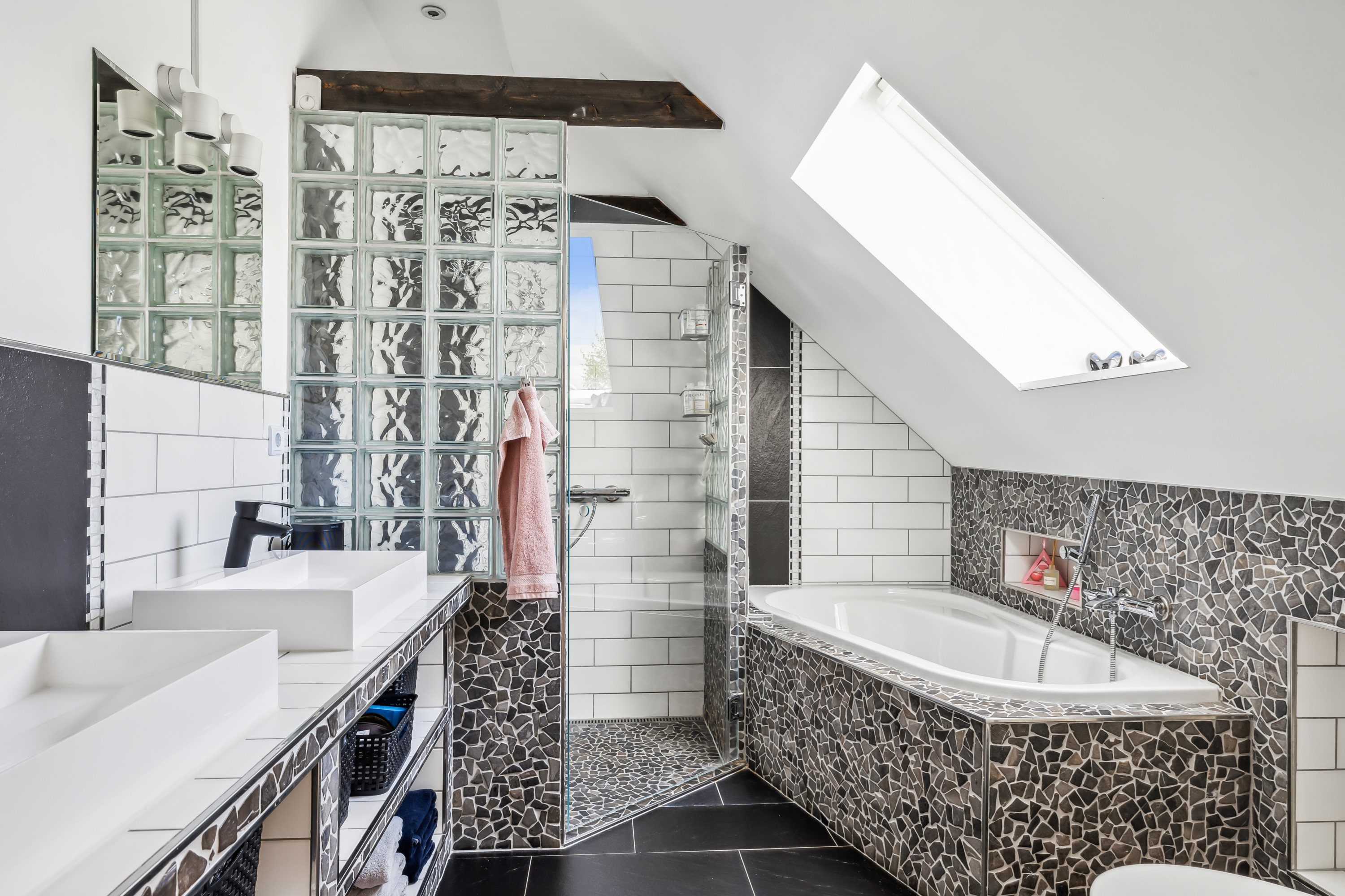 Fremhævet badeværelse billede i fuldskærmstilstand. Billede af Middelfartvej 740, Korsebjerg, 5491 Blommenslyst