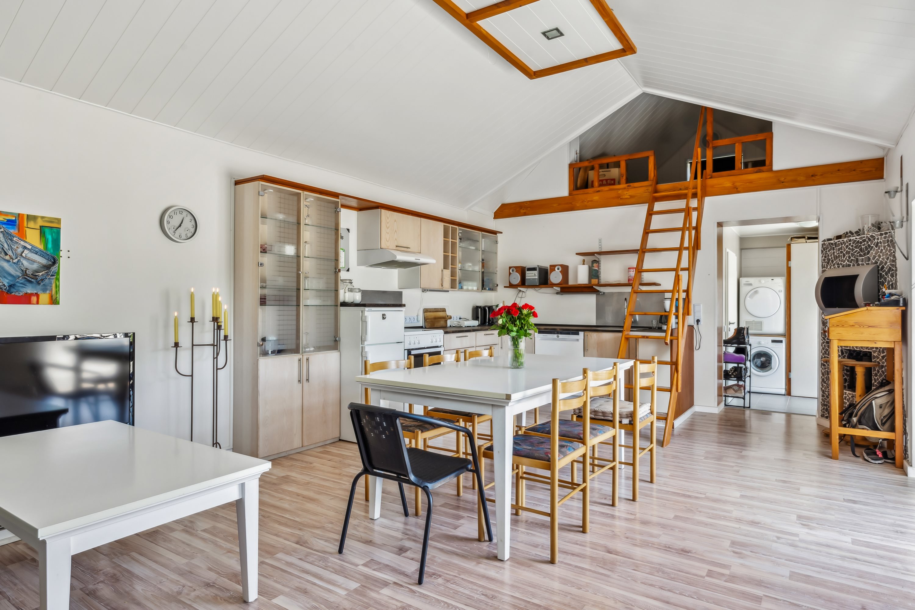 Fremhævet stue billede i fuldskærmstilstand. Billede af Middelfartvej 740, Korsebjerg, 5491 Blommenslyst