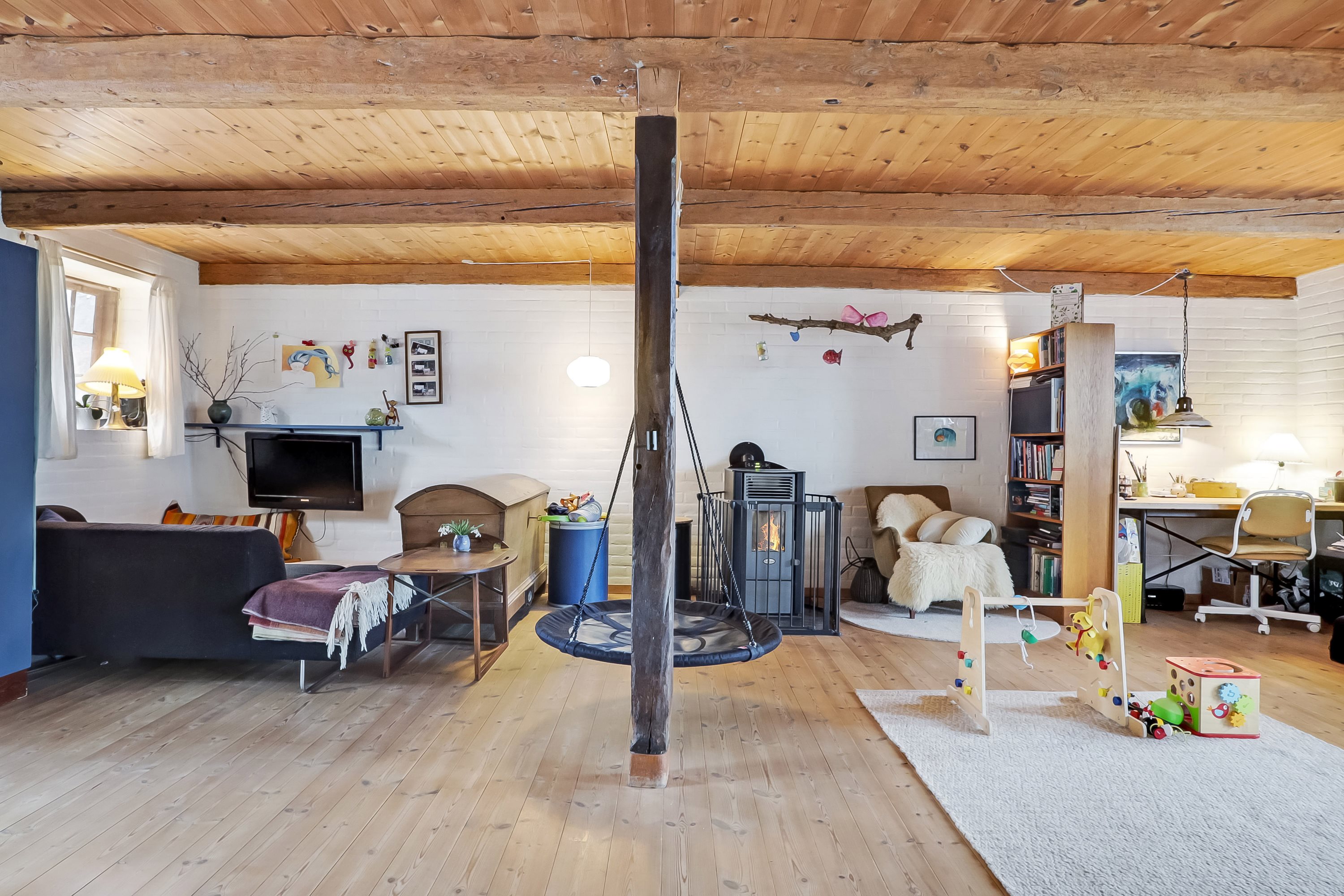 Fremhævet stue billede i fuldskærmstilstand. Billede af Åbyskovvej 27, 5881 Skårup Fyn