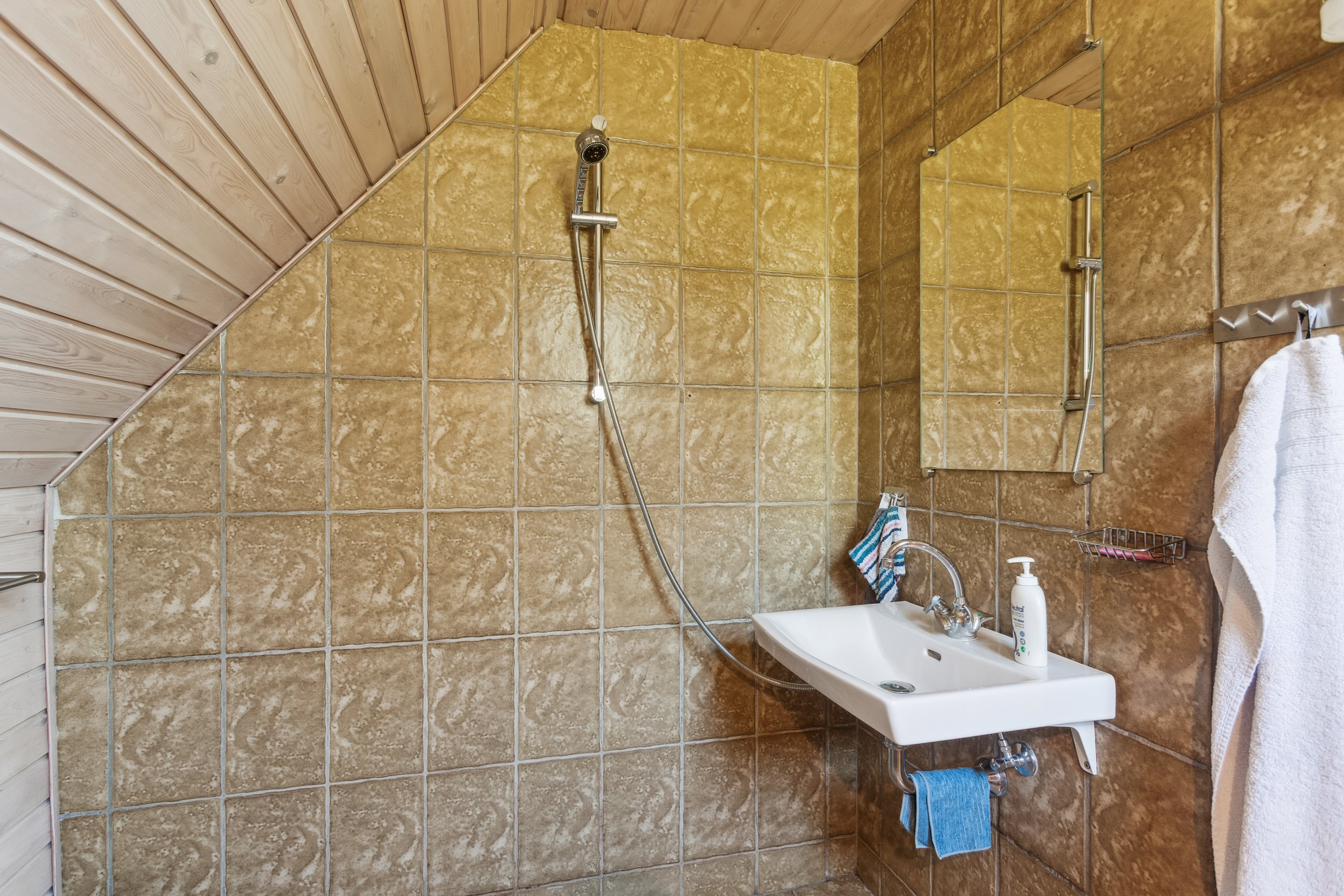 Fremhævet badeværelse billede i fuldskærmstilstand. Billede af Klokkeblomstvej 1, Vesterø, 9940 Læsø