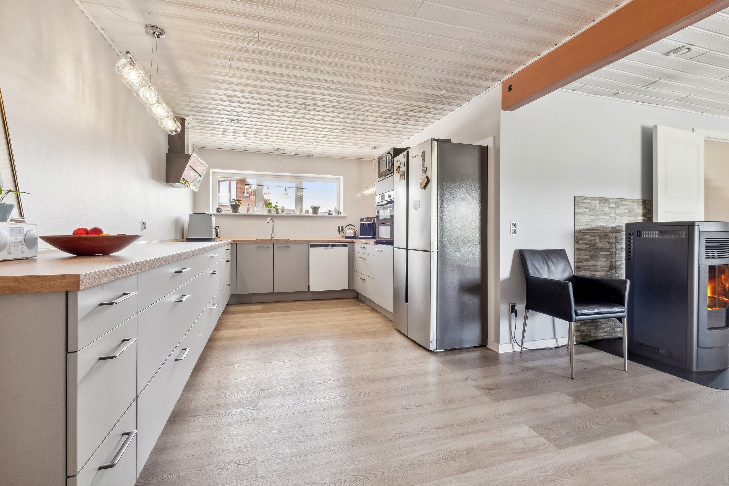 Fremhævet køkken billede i fuldskærmstilstand. Billede af Bakkedalsvej 3, Rårup, 7130 Juelsminde