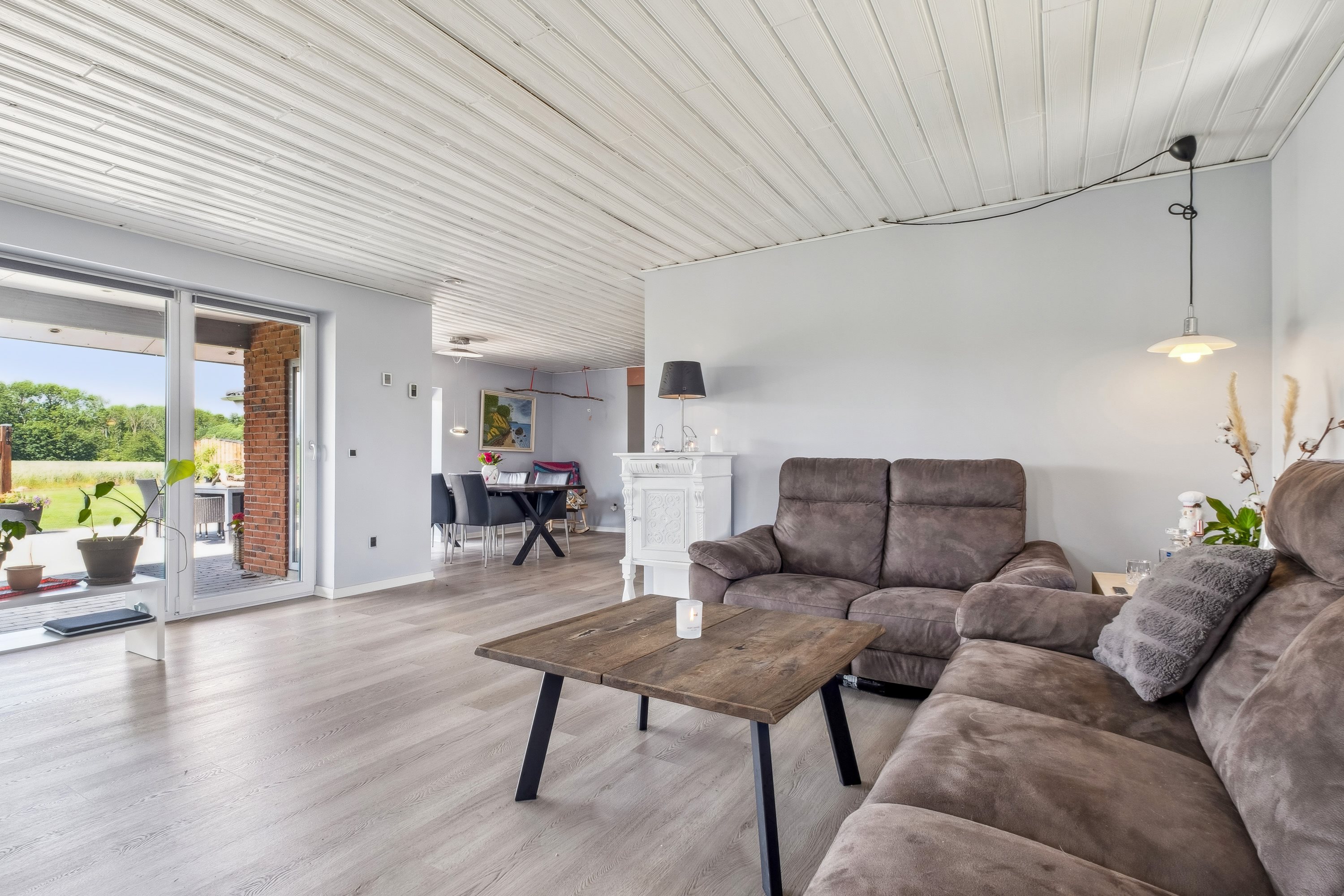 Fremhævet stue billede i fuldskærmstilstand. Billede af Bakkedalsvej 3, Rårup, 7130 Juelsminde