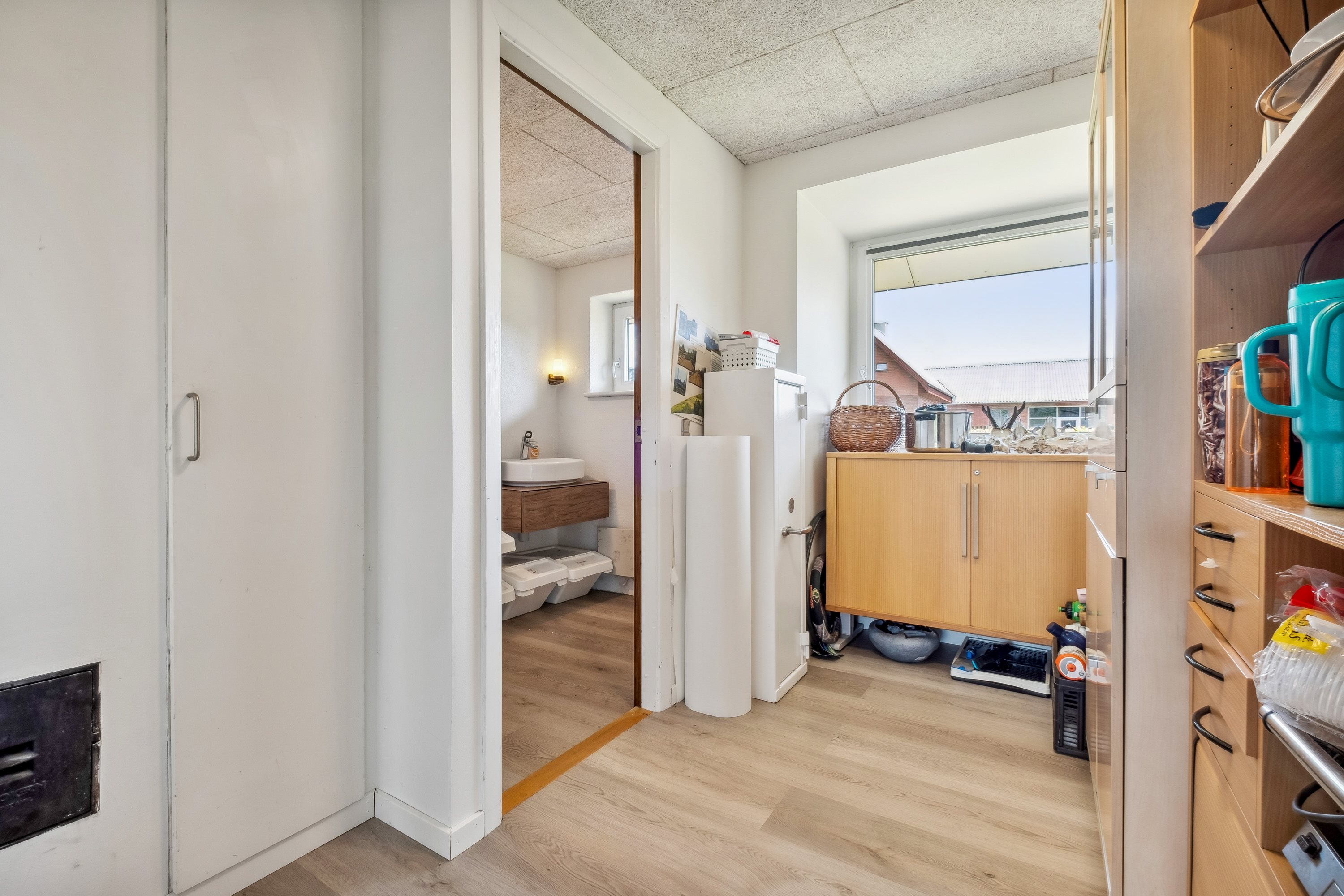 Fremhævet mellemgang billede i fuldskærmstilstand. Billede af Bakkedalsvej 3, Rårup, 7130 Juelsminde