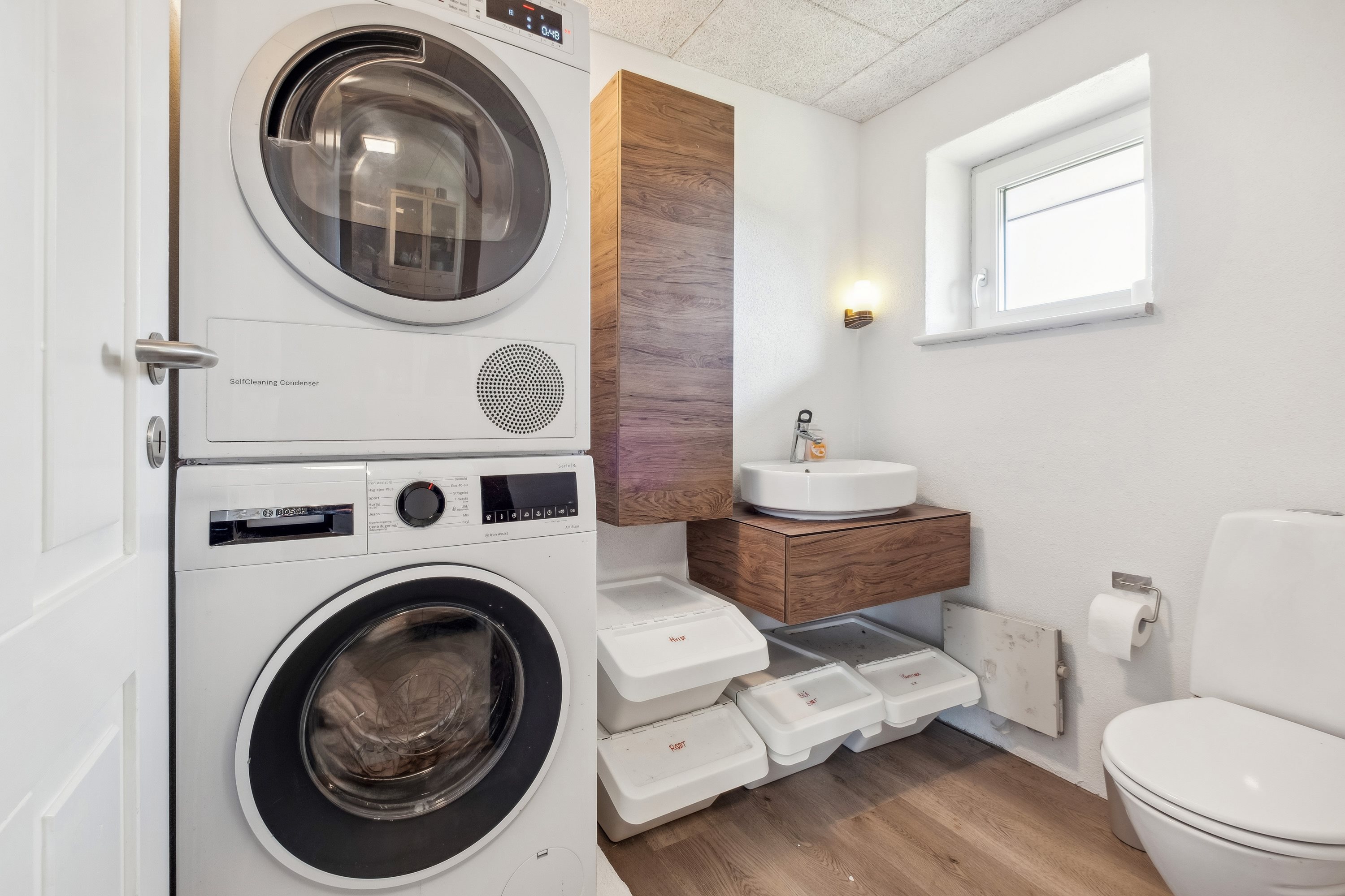 Fremhævet toilet billede i fuldskærmstilstand. Billede af Bakkedalsvej 3, Rårup, 7130 Juelsminde