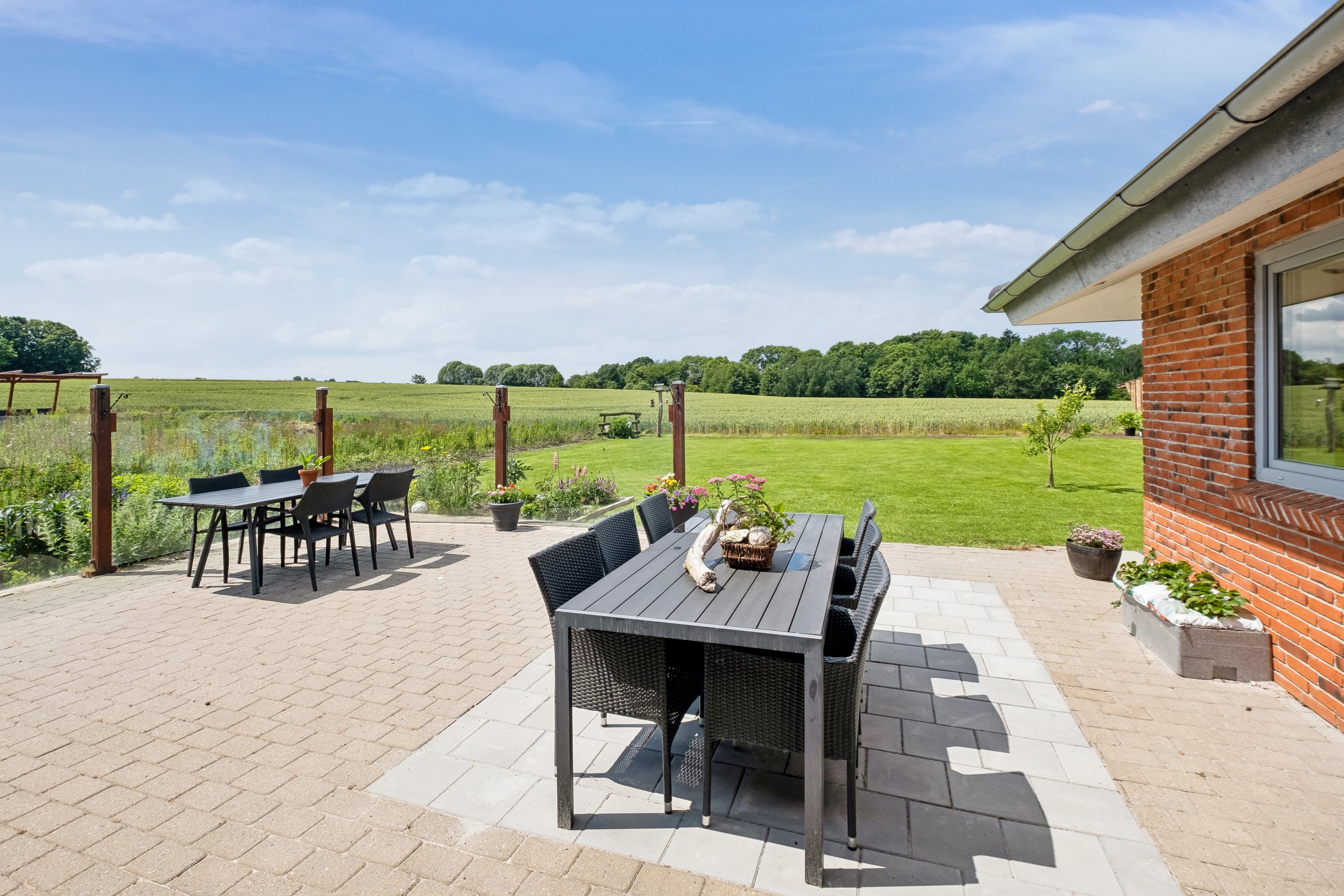 Miniaturebillede 1: terrasse. Billede af Bakkedalsvej 3, Rårup, 7130 Juelsminde