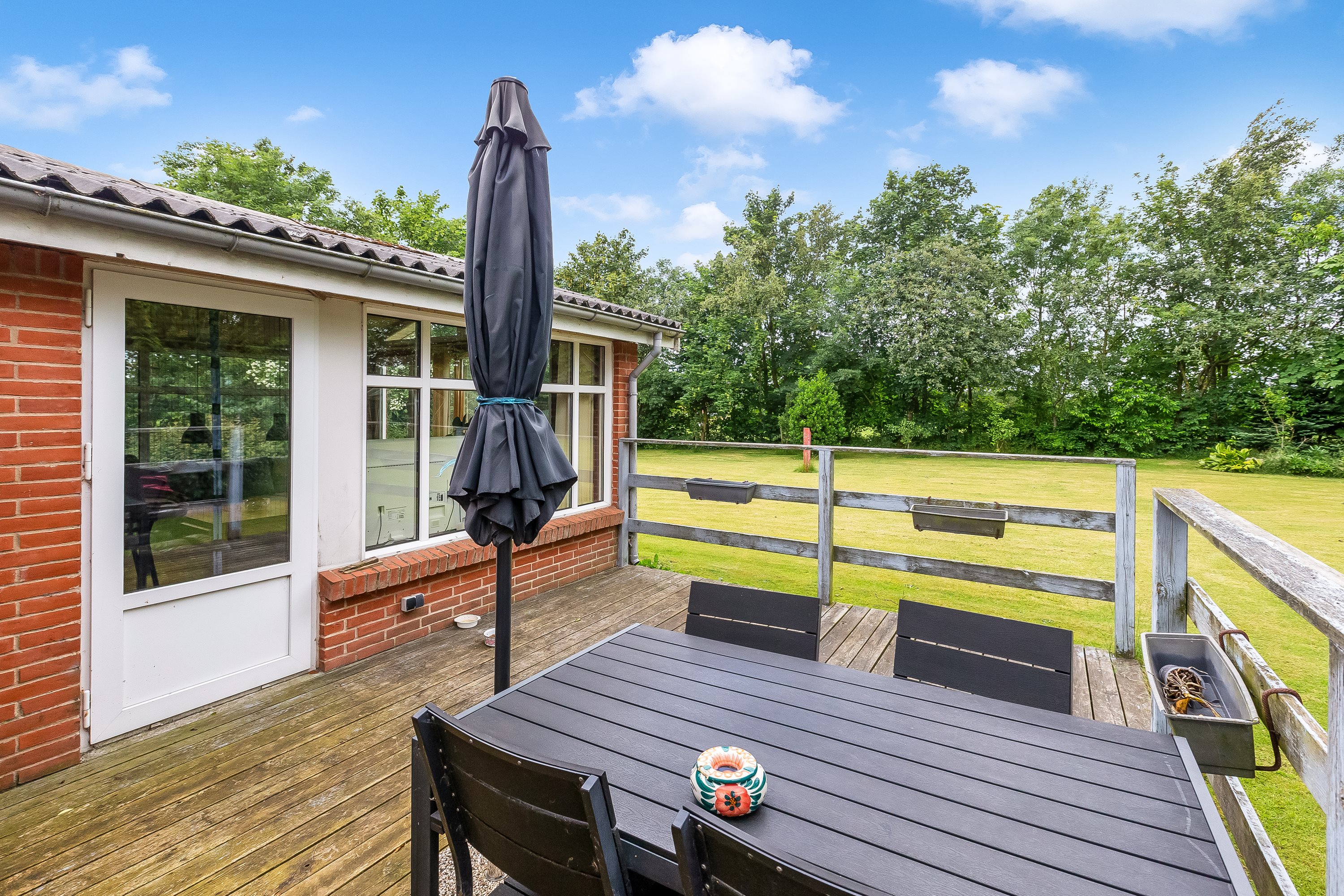 Fremhævet terrasse billede i fuldskærmstilstand. Billede af Hesselåvej 33, Skave, 7500 Holstebro