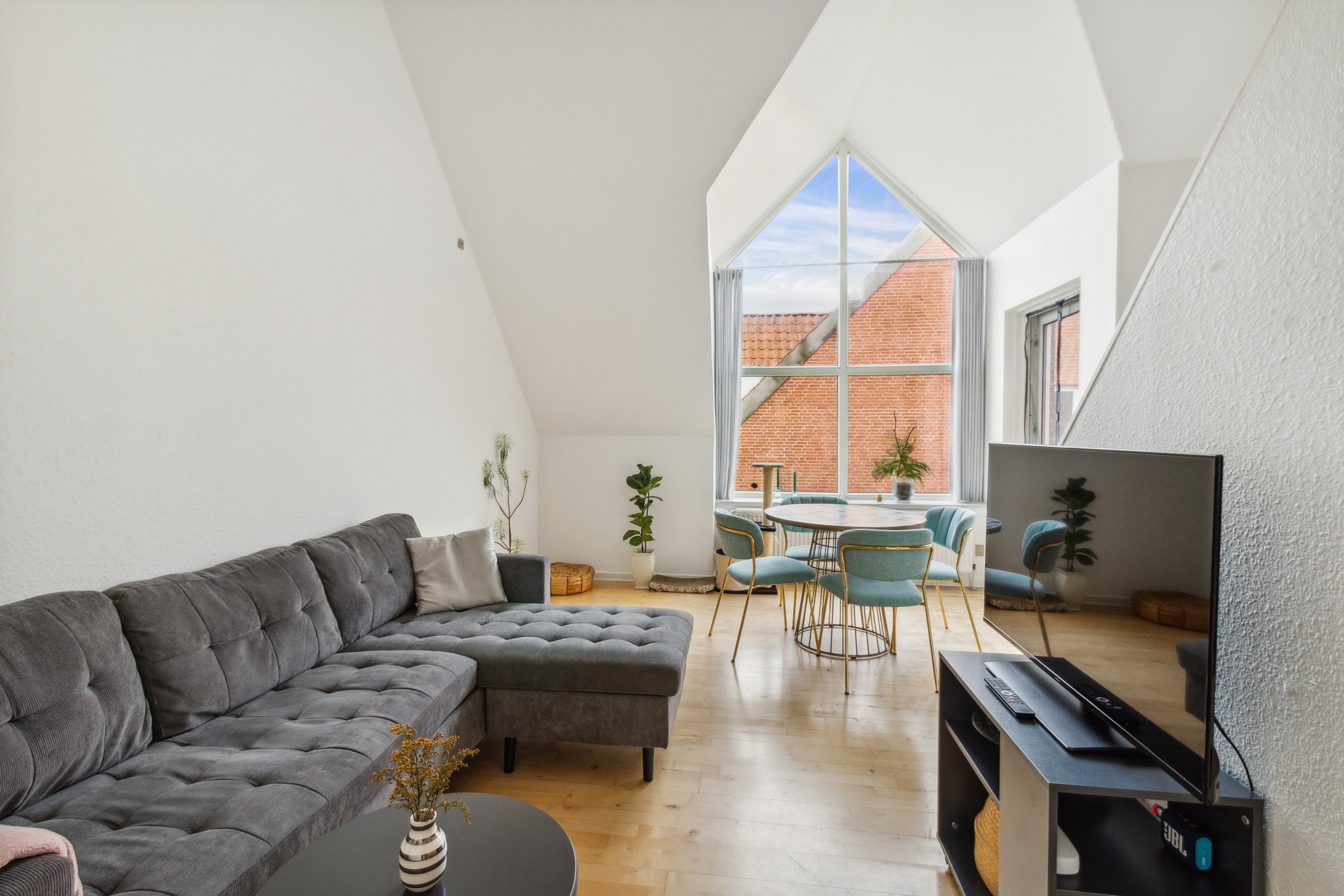 Fremhævet stue billede i fuldskærmstilstand. Billede af Møllegården 4, 1., 6320 Egernsund