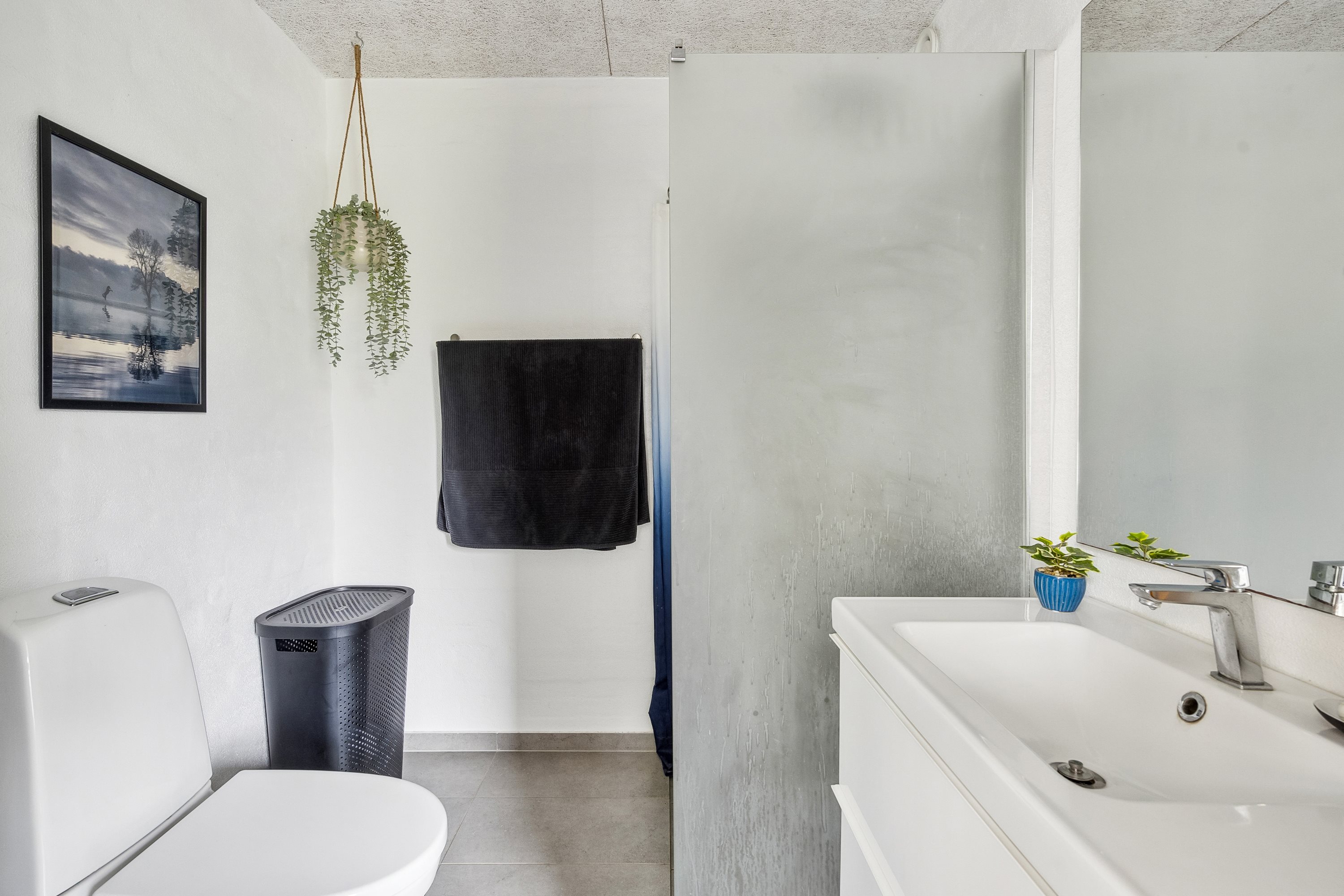 Fremhævet badeværelse billede i fuldskærmstilstand. Billede af Gudumvej 66, 9260 Gistrup