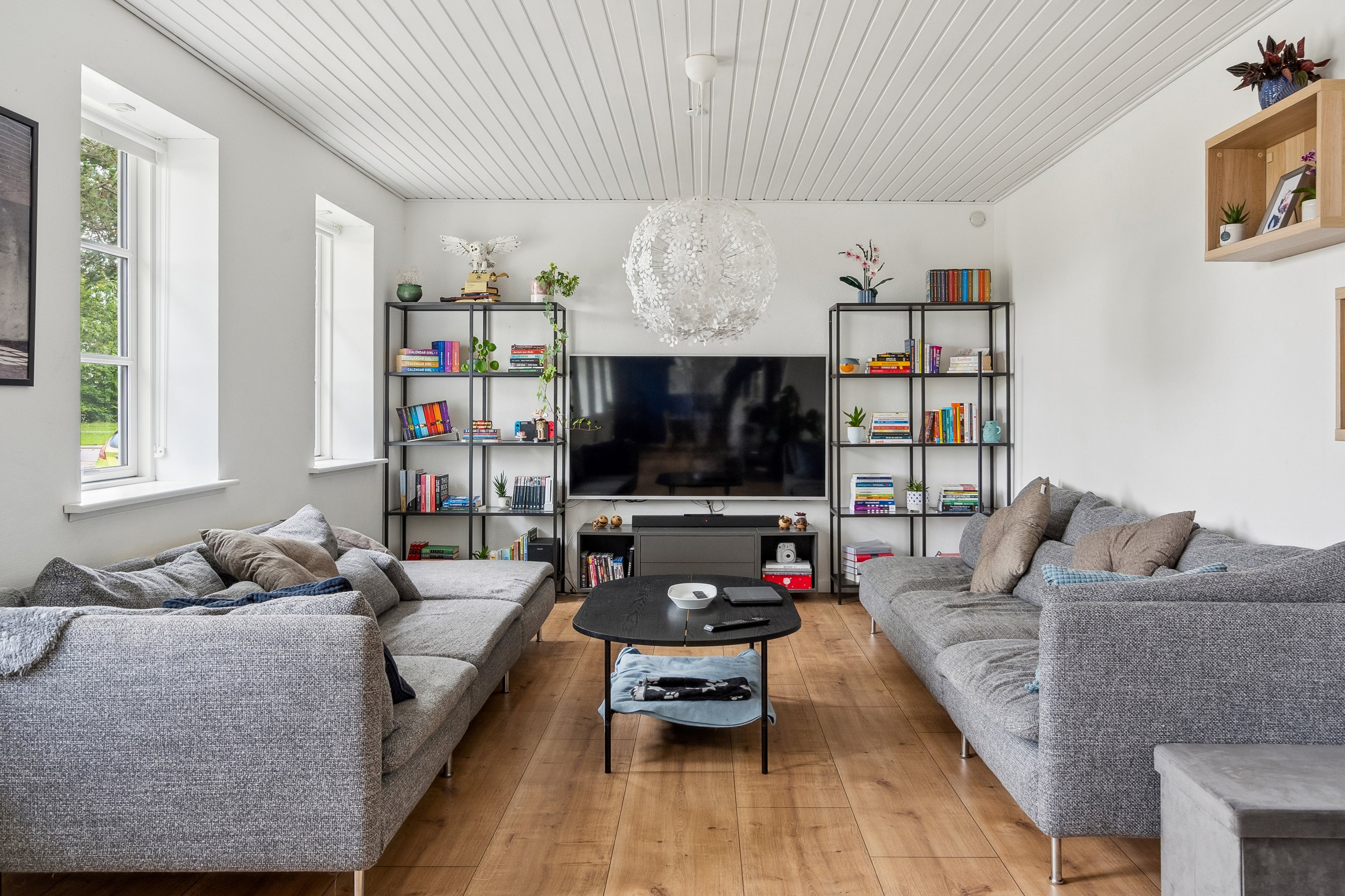 Fremhævet stue billede i fuldskærmstilstand. Billede af Gudumvej 66, 9260 Gistrup