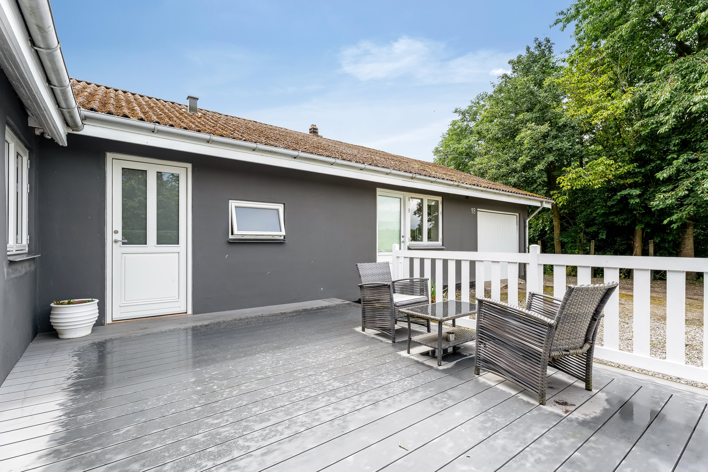 Fremhævet terrasse billede i fuldskærmstilstand. Billede af Viemosevej 18, Svinsbjerg, 4913 Horslunde