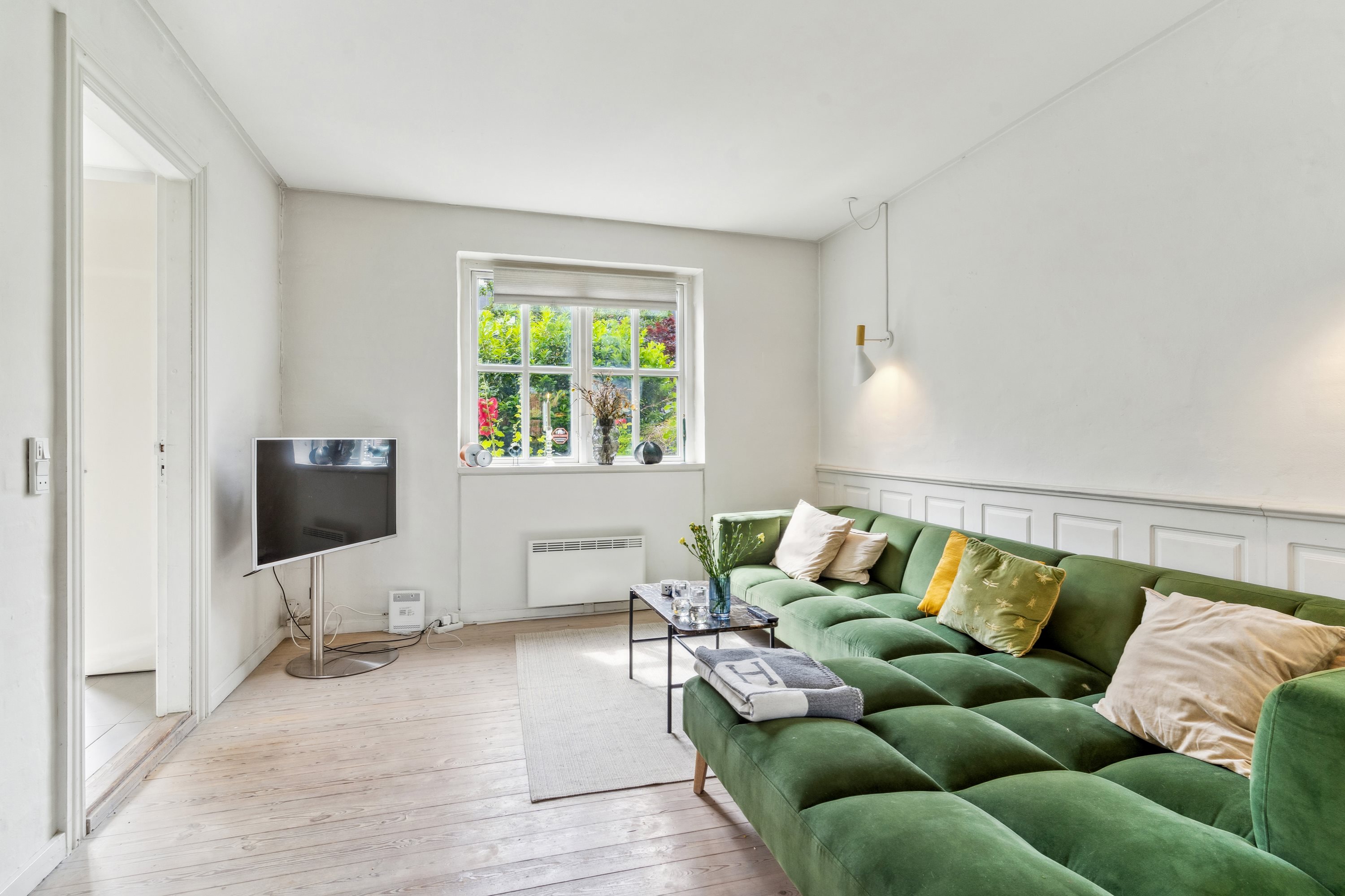 Fremhævet stue billede i fuldskærmstilstand. Billede af Mosevej 69, 2970 Hørsholm