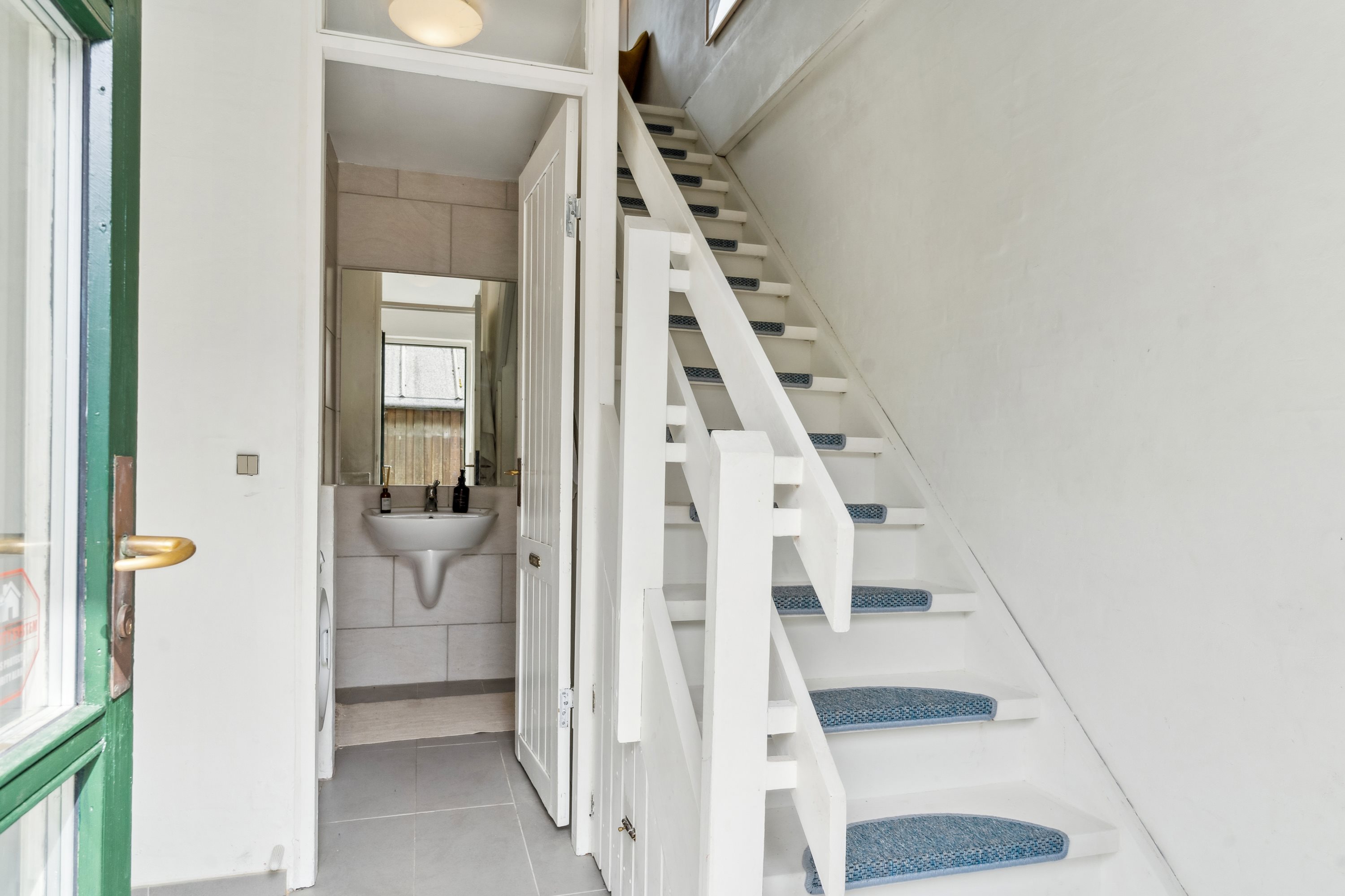 Fremhævet trappe billede i fuldskærmstilstand. Billede af Mosevej 69, 2970 Hørsholm