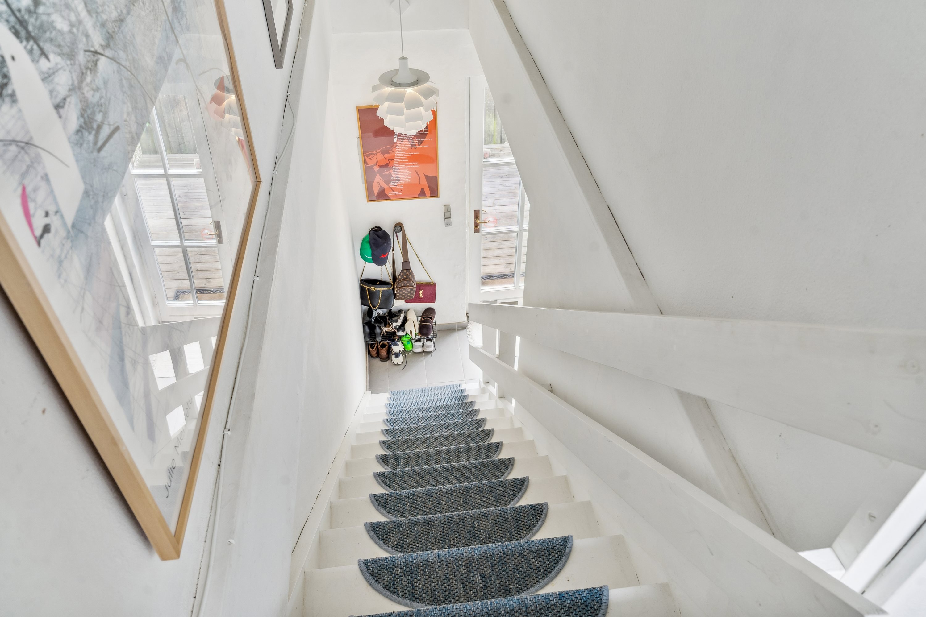 Fremhævet trappe billede i fuldskærmstilstand. Billede af Mosevej 69, 2970 Hørsholm