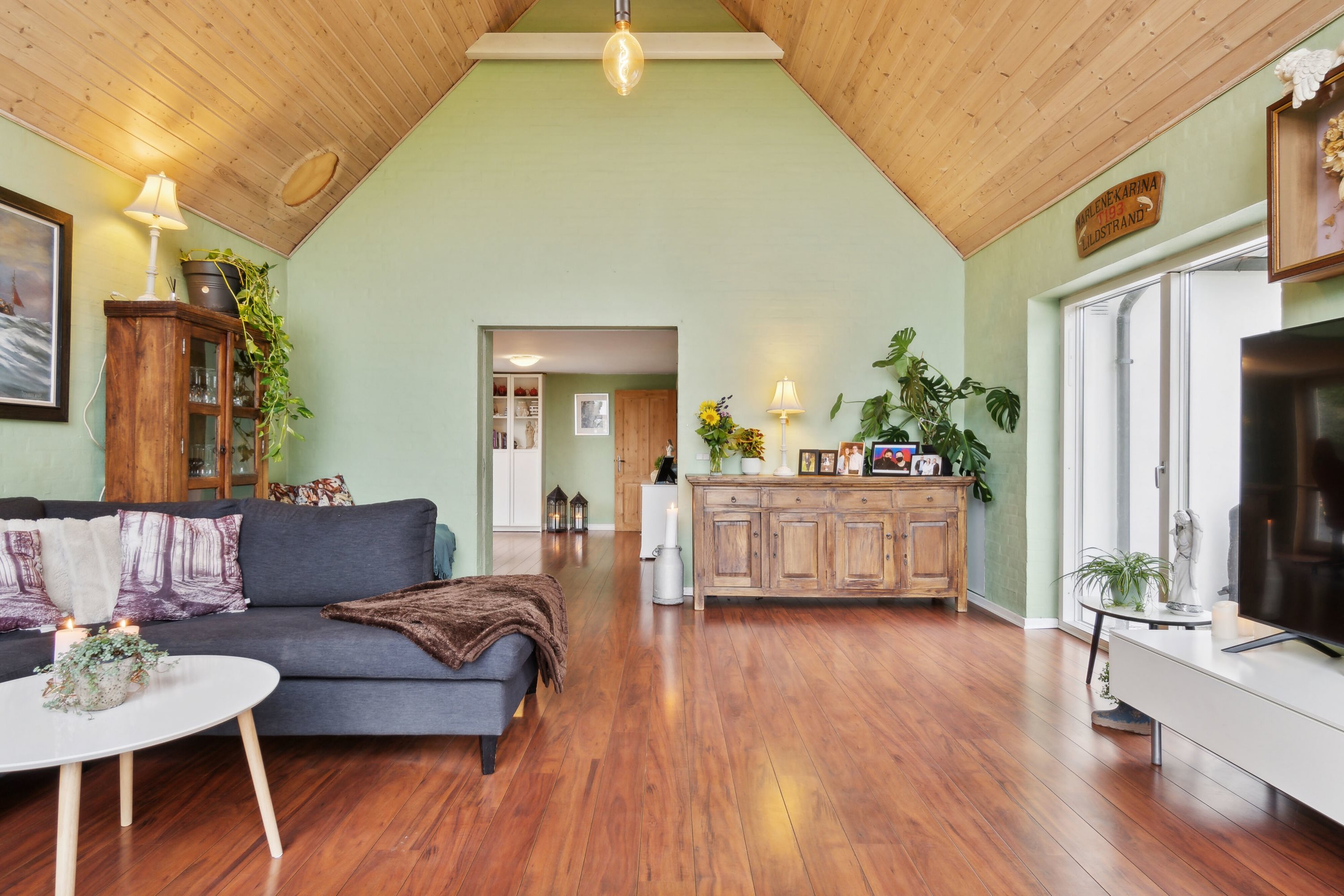 Fremhævet stue billede i fuldskærmstilstand. Billede af Sårupvej 50, Sårup, 7730 Hanstholm