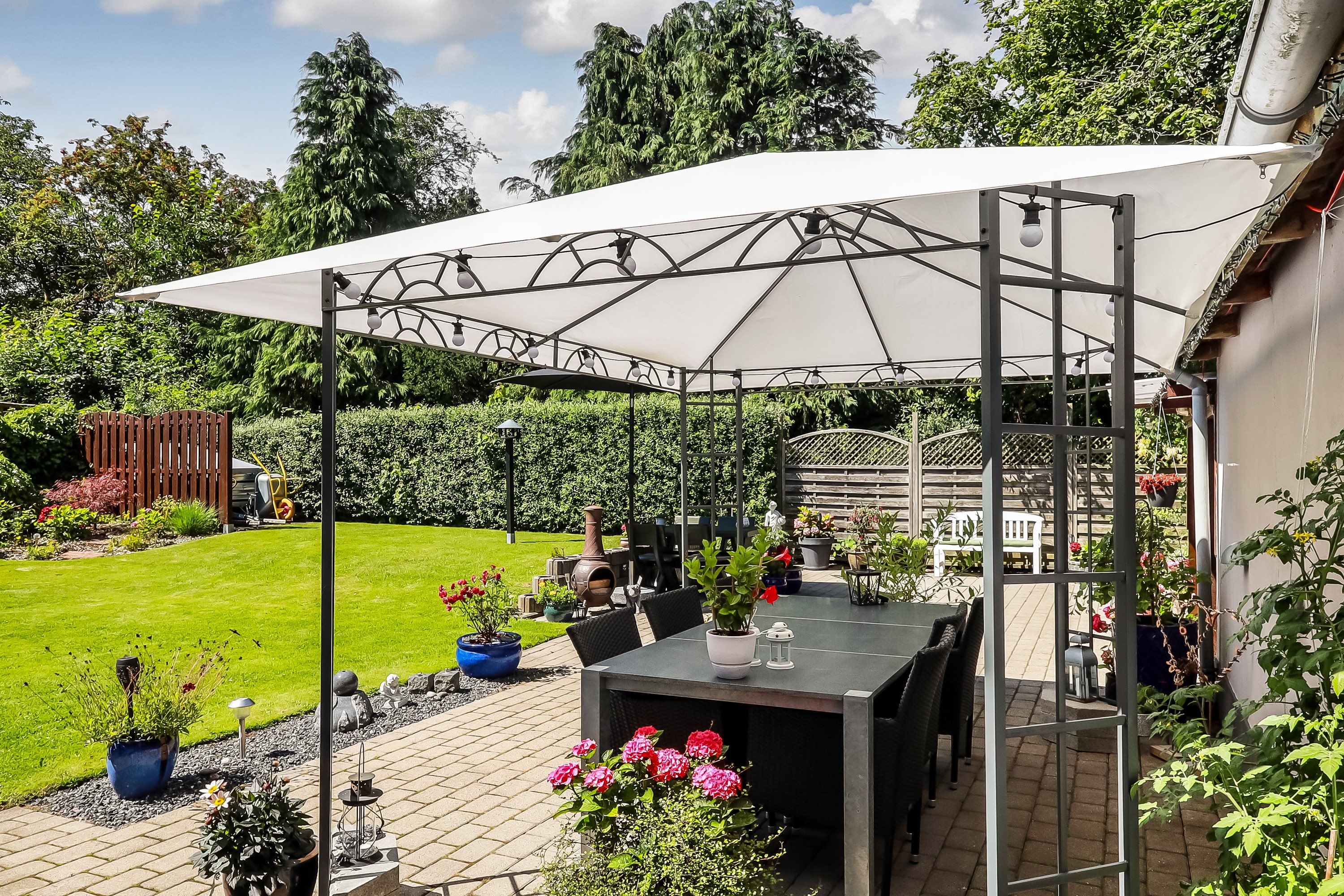 Fremhævet terrasse billede i fuldskærmstilstand. Billede af Østergade 27, 5874 Hesselager