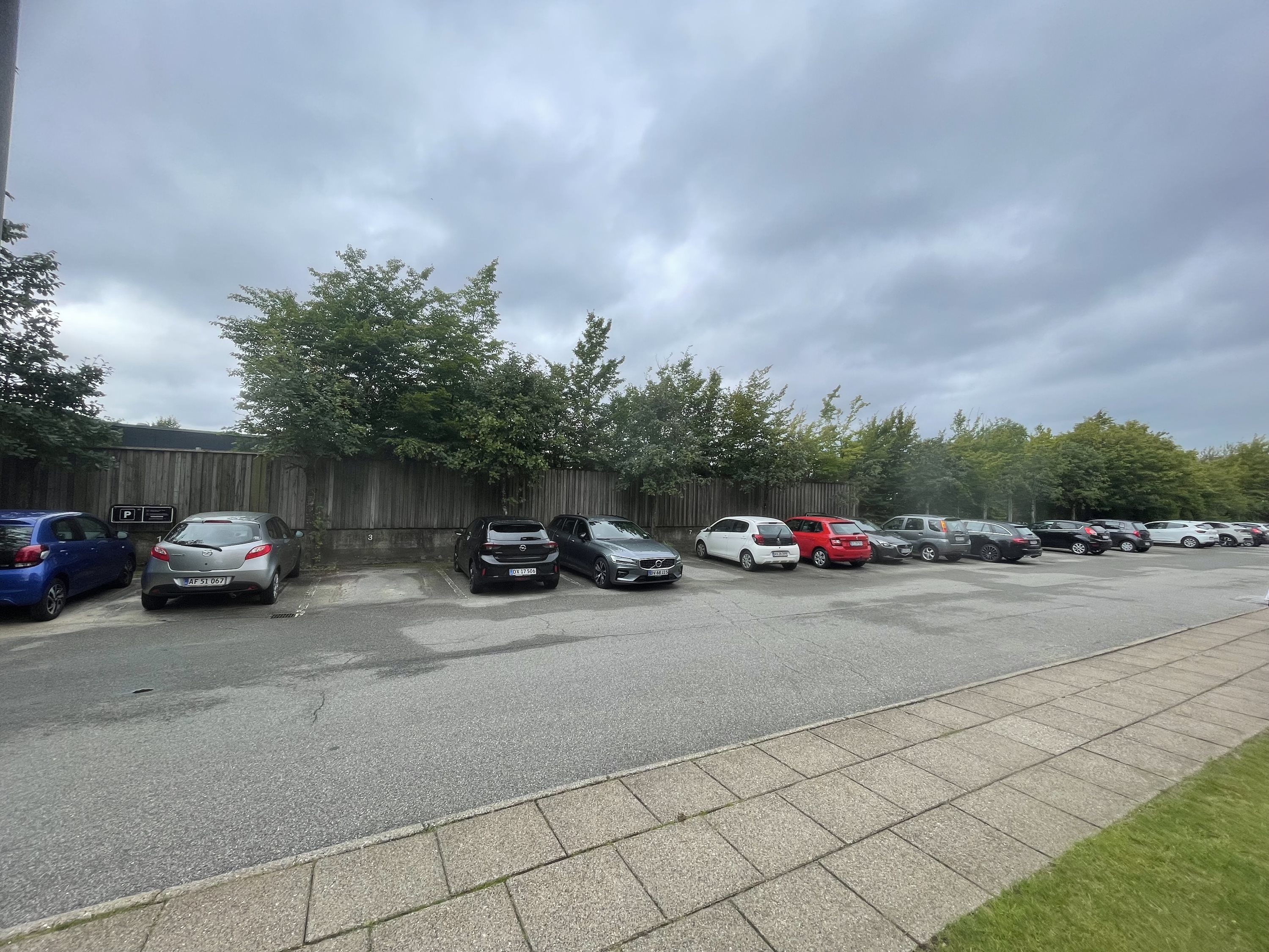 Fremhævet parkeringsplads billede i fuldskærmstilstand. Billede af Solvangsvej 6, 3. tv., 9000 Aalborg