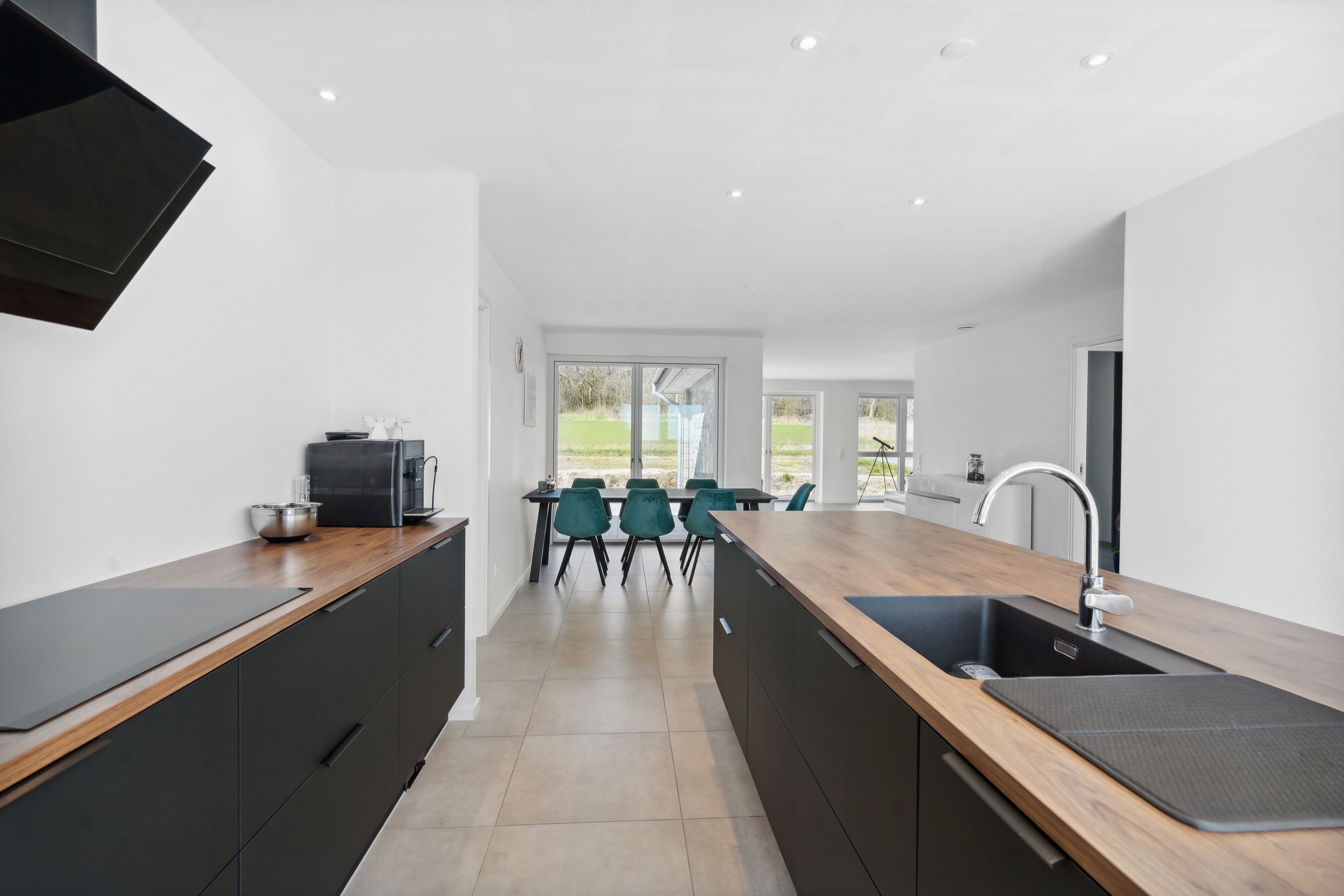 Fremhævet køkken billede i fuldskærmstilstand. Billede af Skovvangen 17, Grimstrup, 6818 Årre