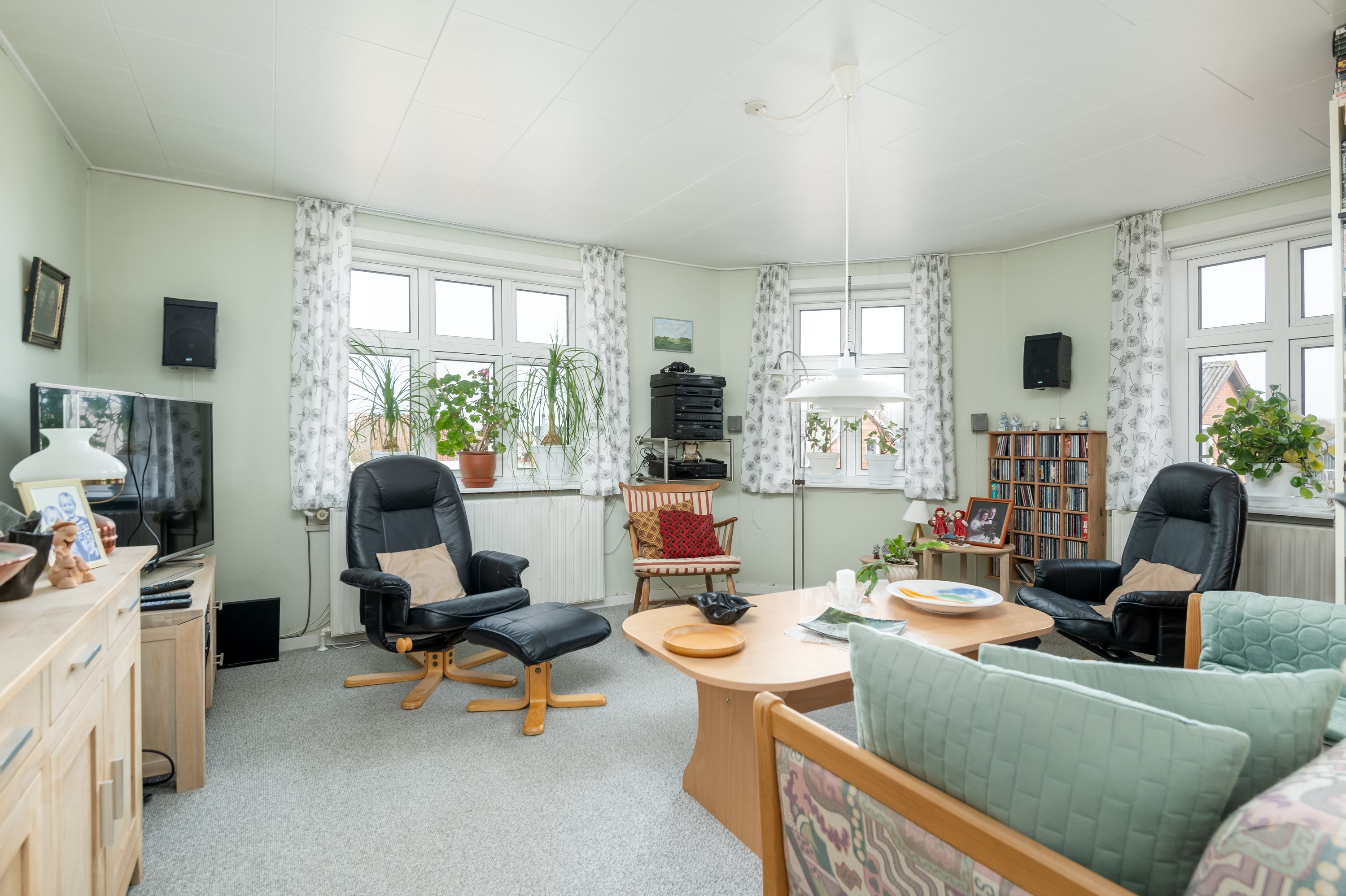 Fremhævet stue billede i fuldskærmstilstand. Billede af Hjørringvej 413, 9750 Østervrå