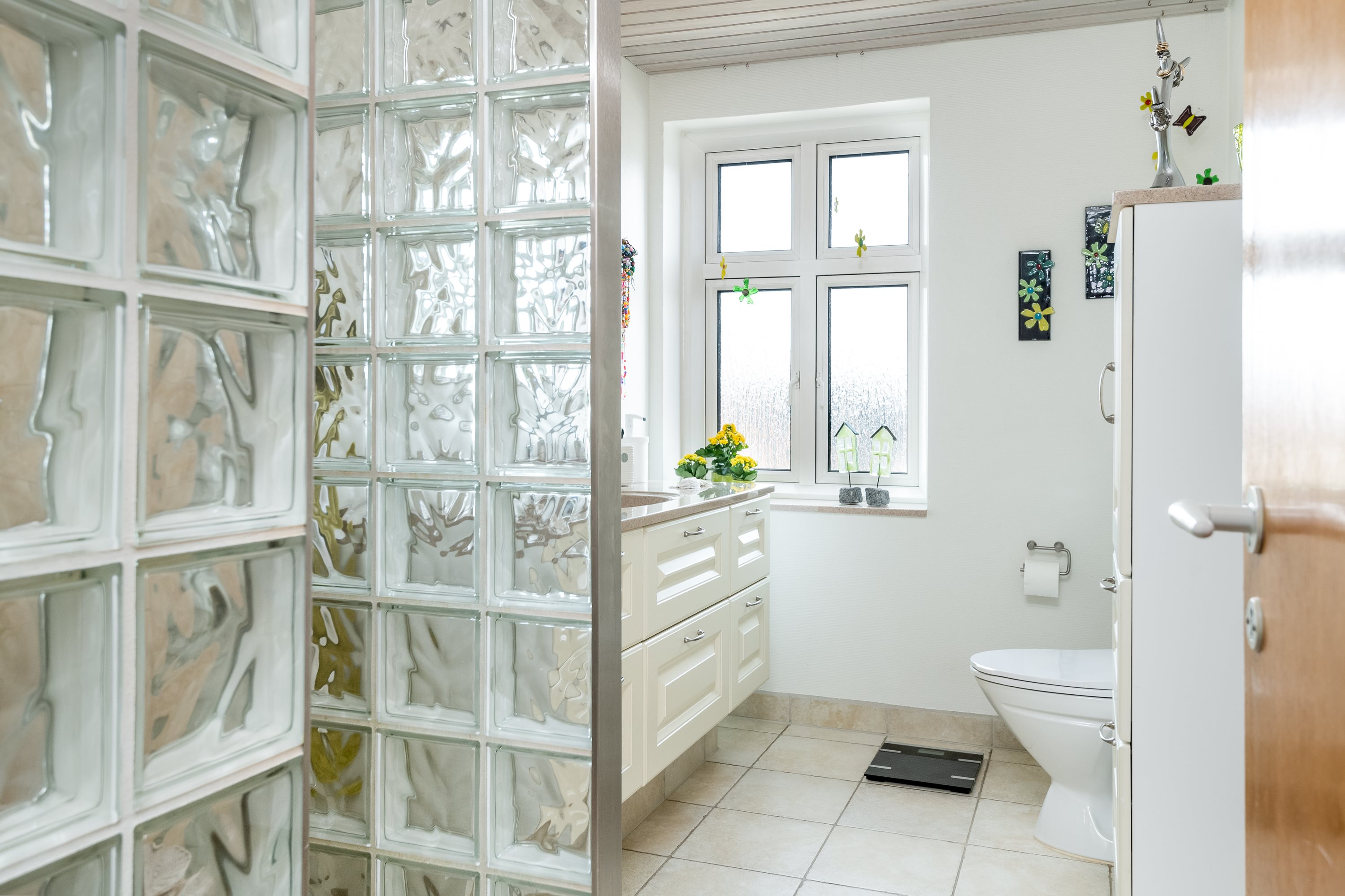 Fremhævet badeværelse billede i fuldskærmstilstand. Billede af Hjørringvej 413, 9750 Østervrå