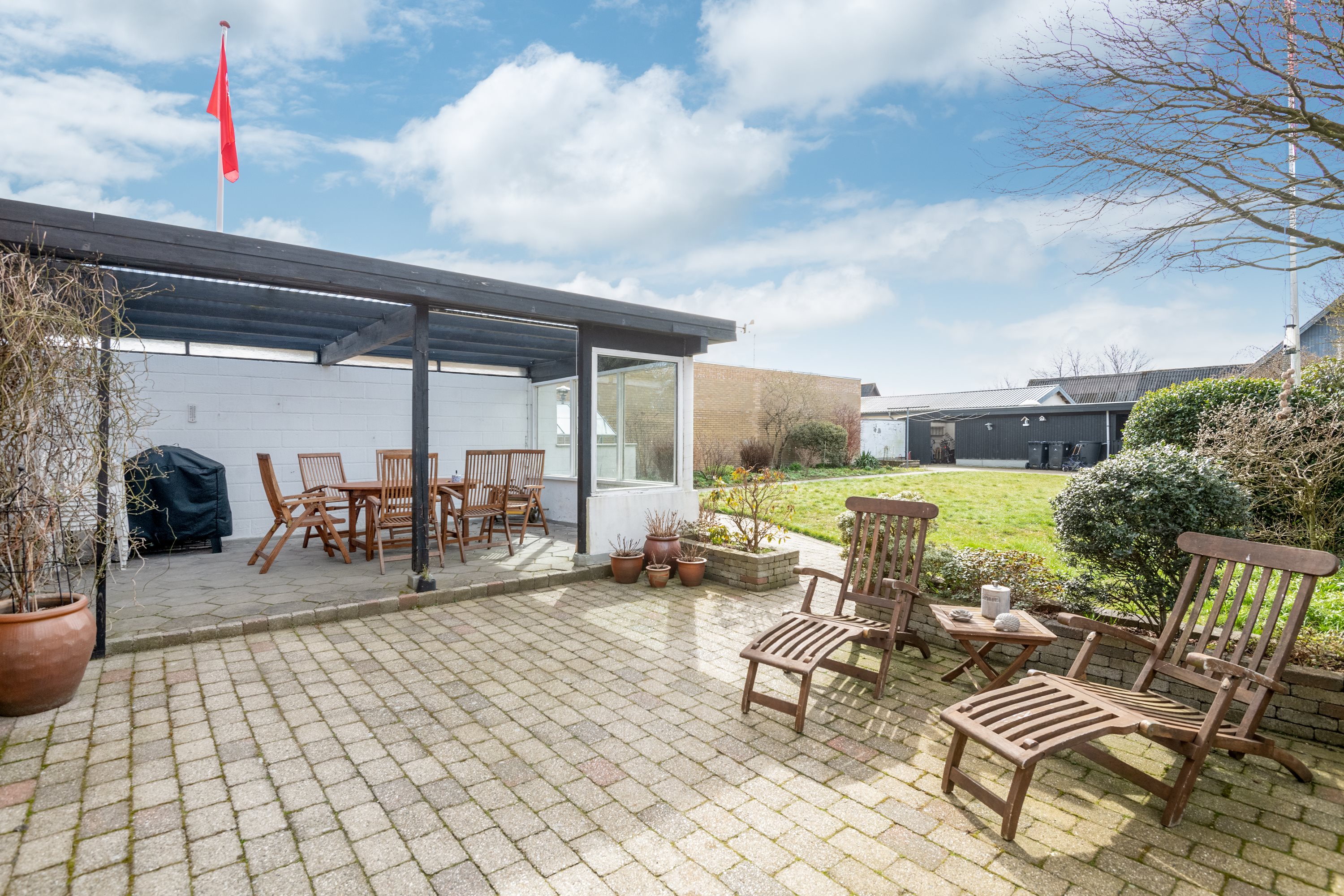 Fremhævet terrasse billede i fuldskærmstilstand. Billede af Hjørringvej 413, 9750 Østervrå