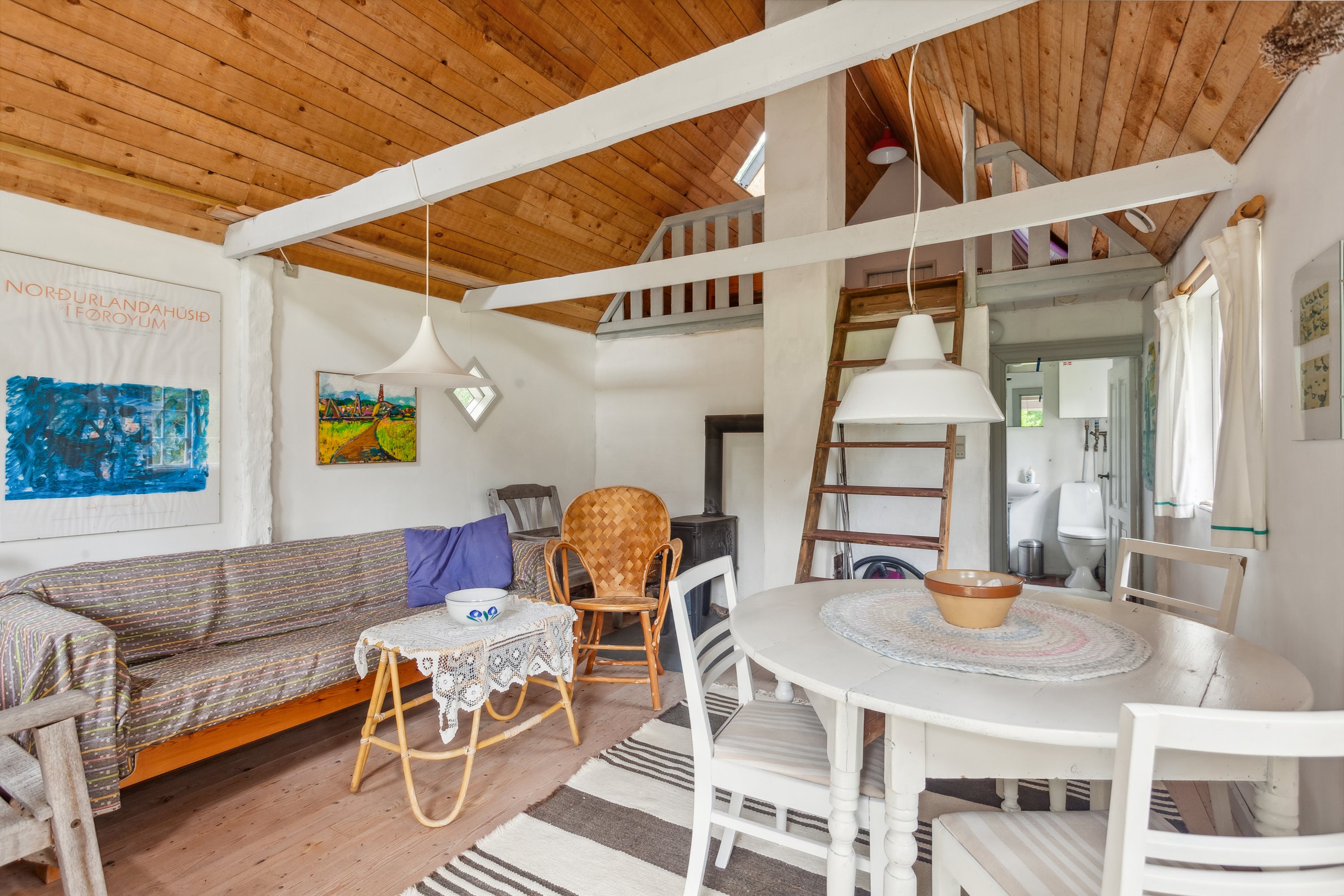 Fremhævet stue billede i fuldskærmstilstand. Billede af Juelsmindevej 3, Byrum, 9940 Læsø