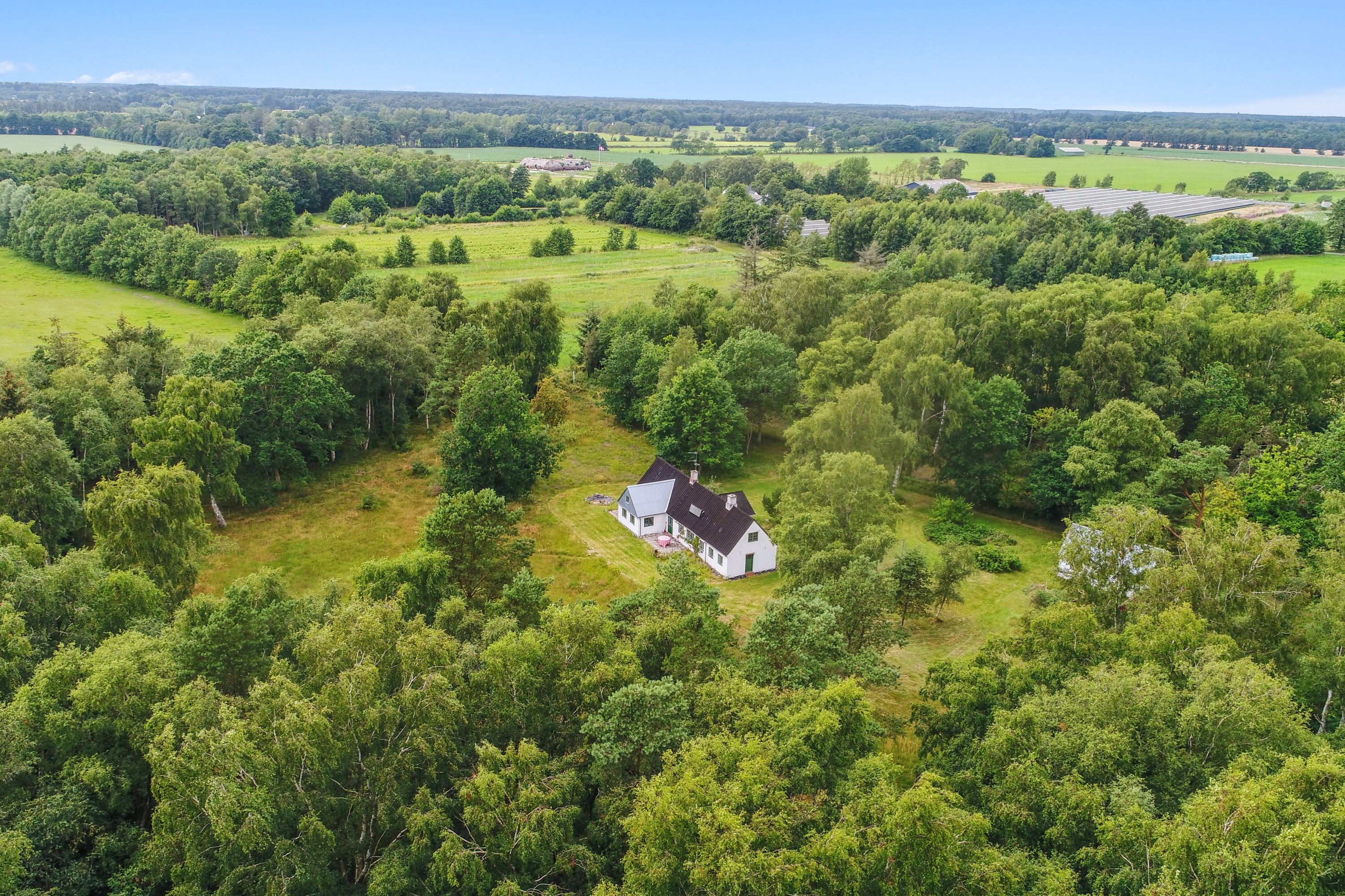 Miniaturebillede 1: luftfoto. Billede af Juelsmindevej 3, Byrum, 9940 Læsø