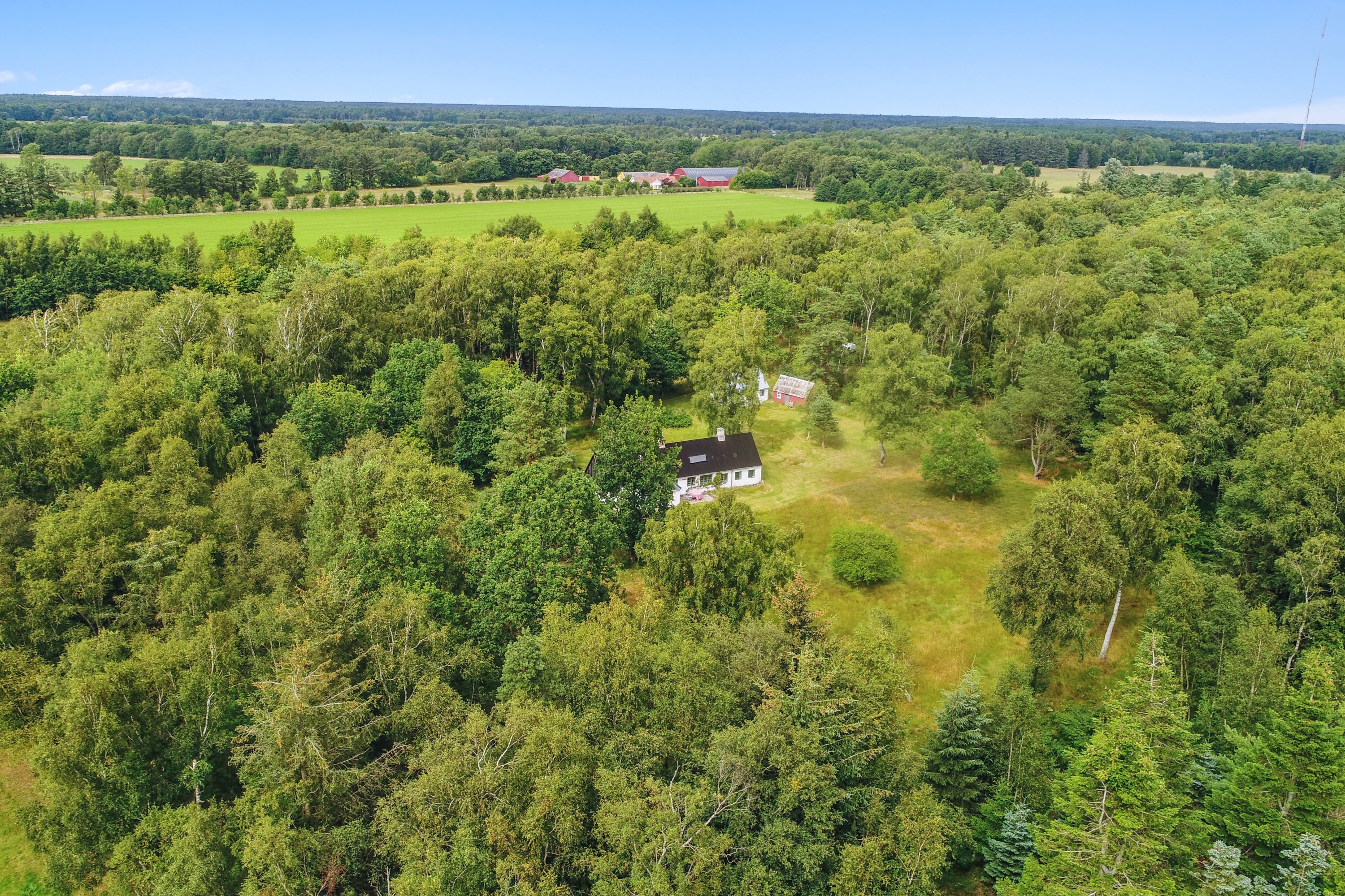 Miniaturebillede 2: luftfoto. Billede af Juelsmindevej 3, Byrum, 9940 Læsø