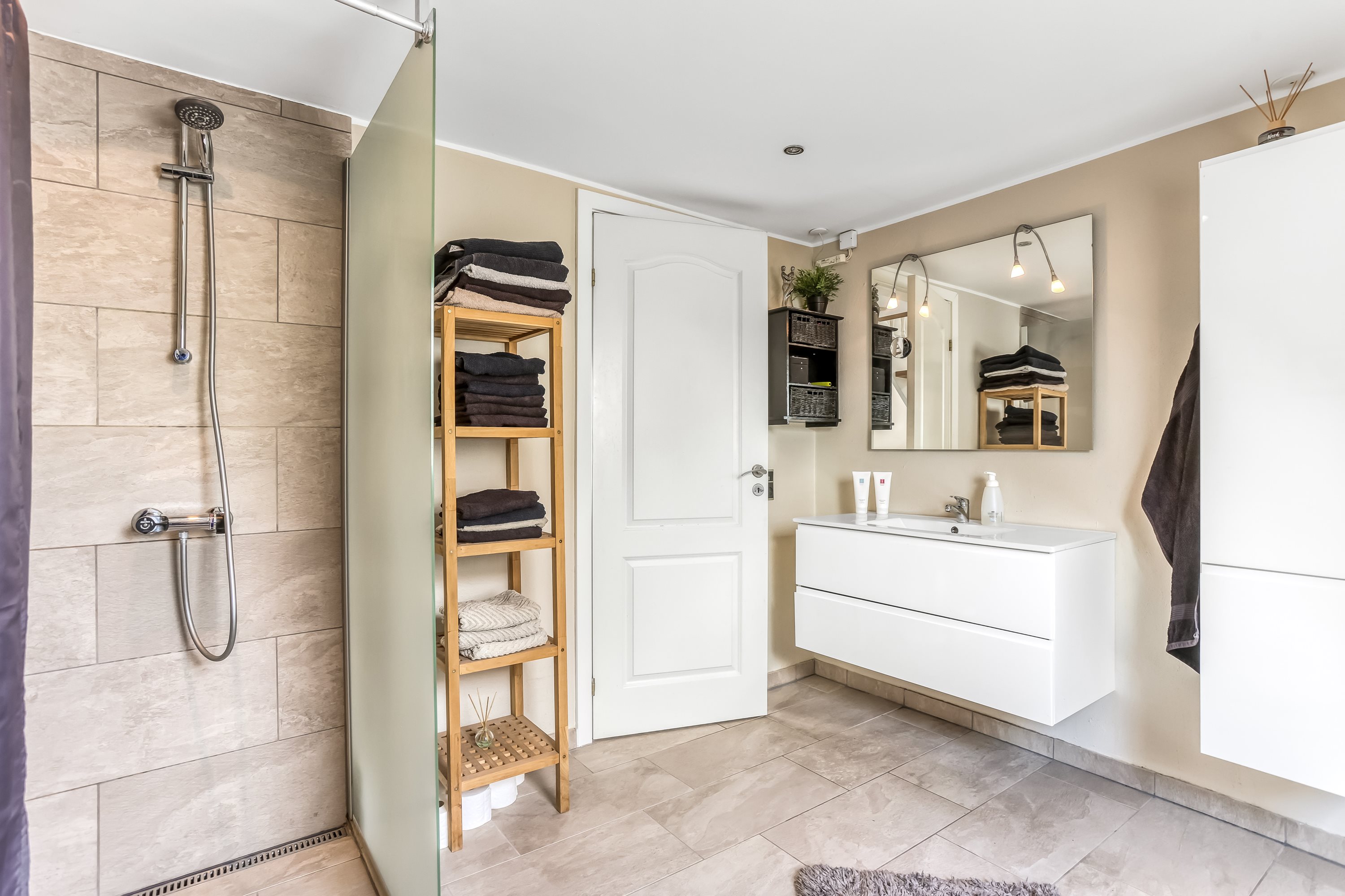 Fremhævet badeværelse billede i fuldskærmstilstand. Billede af Randersvej 10, 8800 Viborg