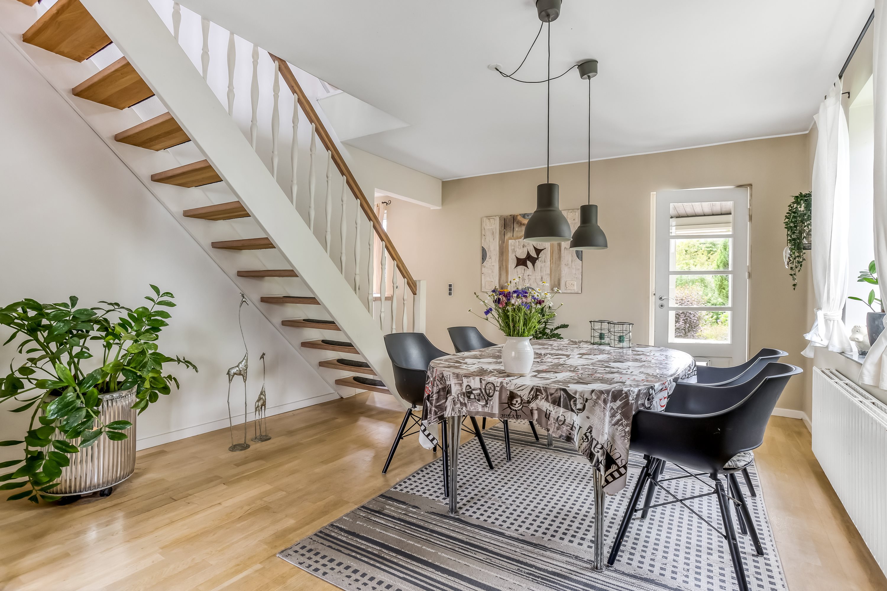 Fremhævet stue billede i fuldskærmstilstand. Billede af Randersvej 10, 8800 Viborg