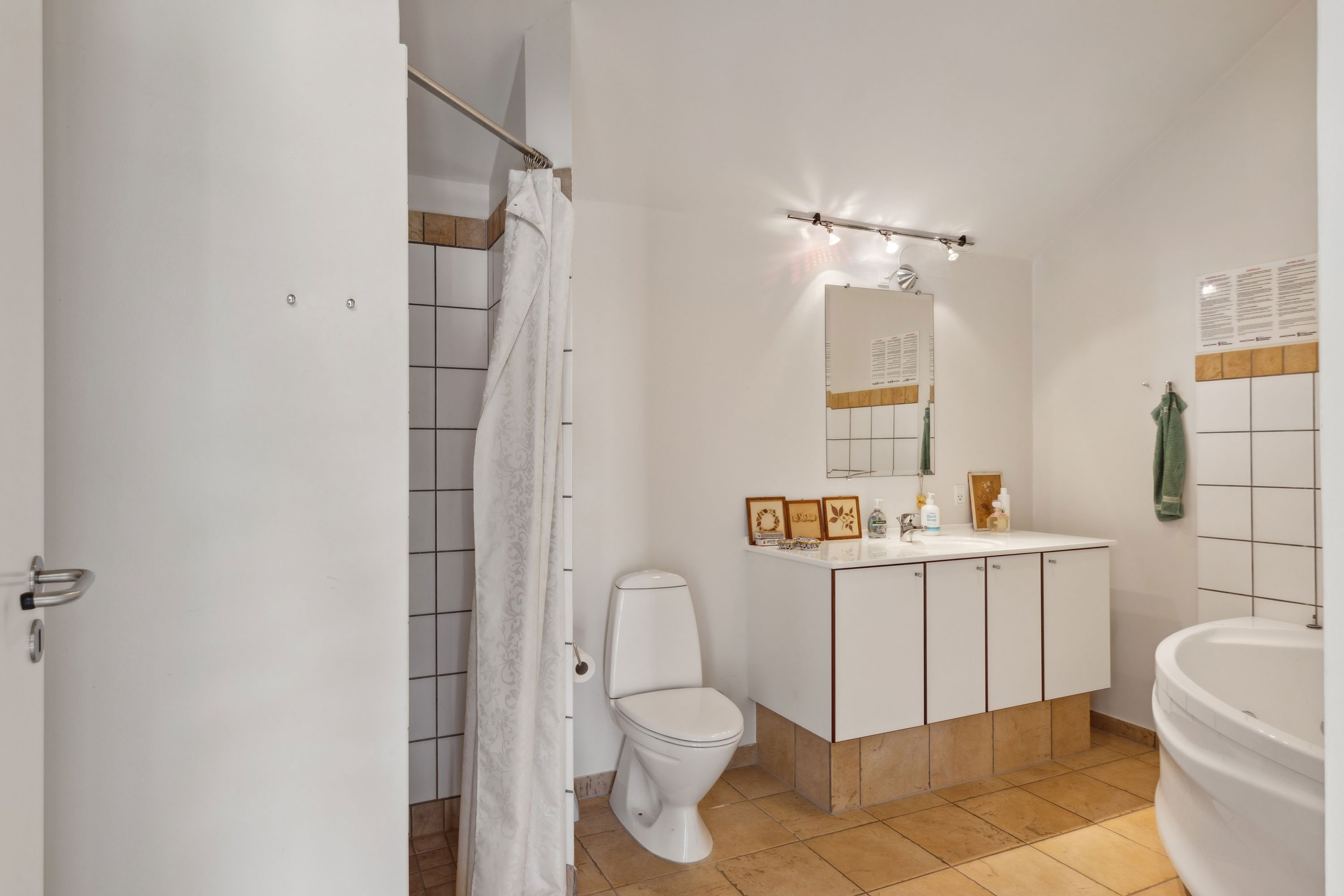 Fremhævet badeværelse billede i fuldskærmstilstand. Billede af Marinavej 12, 6320 Egernsund