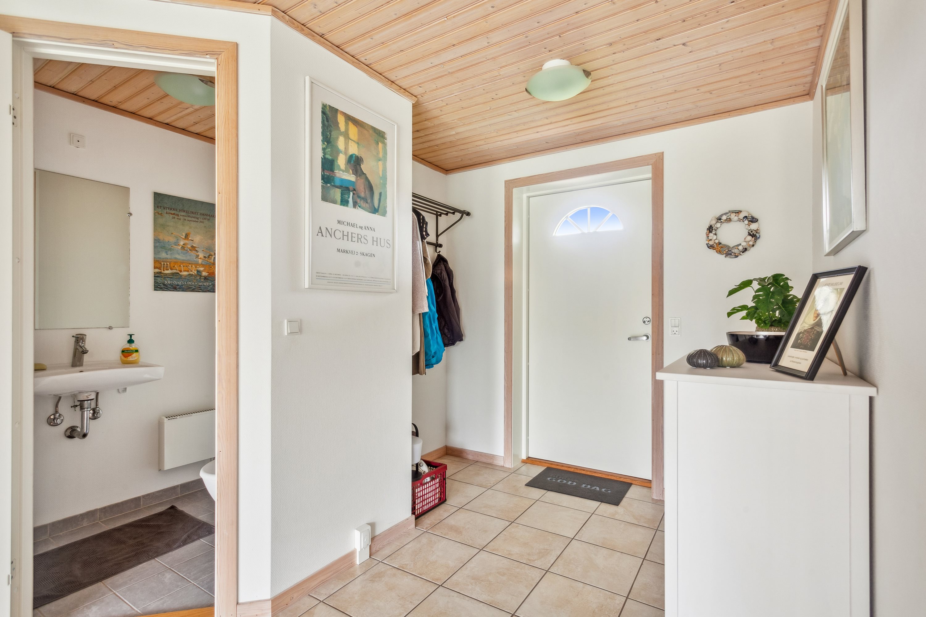 Fremhævet gang billede i fuldskærmstilstand. Billede af Enebærvej 6, Vesterø Havn, 9940 Læsø