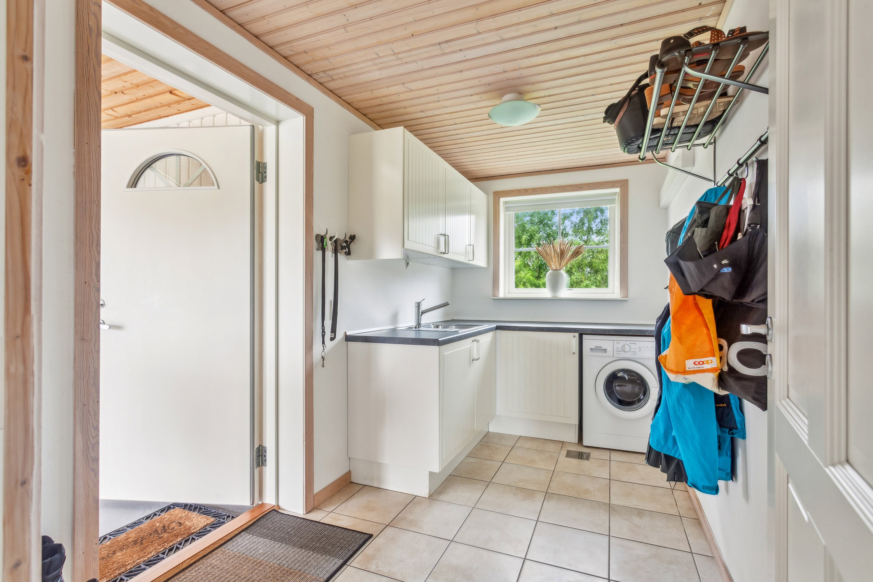 Fremhævet entré billede i fuldskærmstilstand. Billede af Enebærvej 6, Vesterø Havn, 9940 Læsø