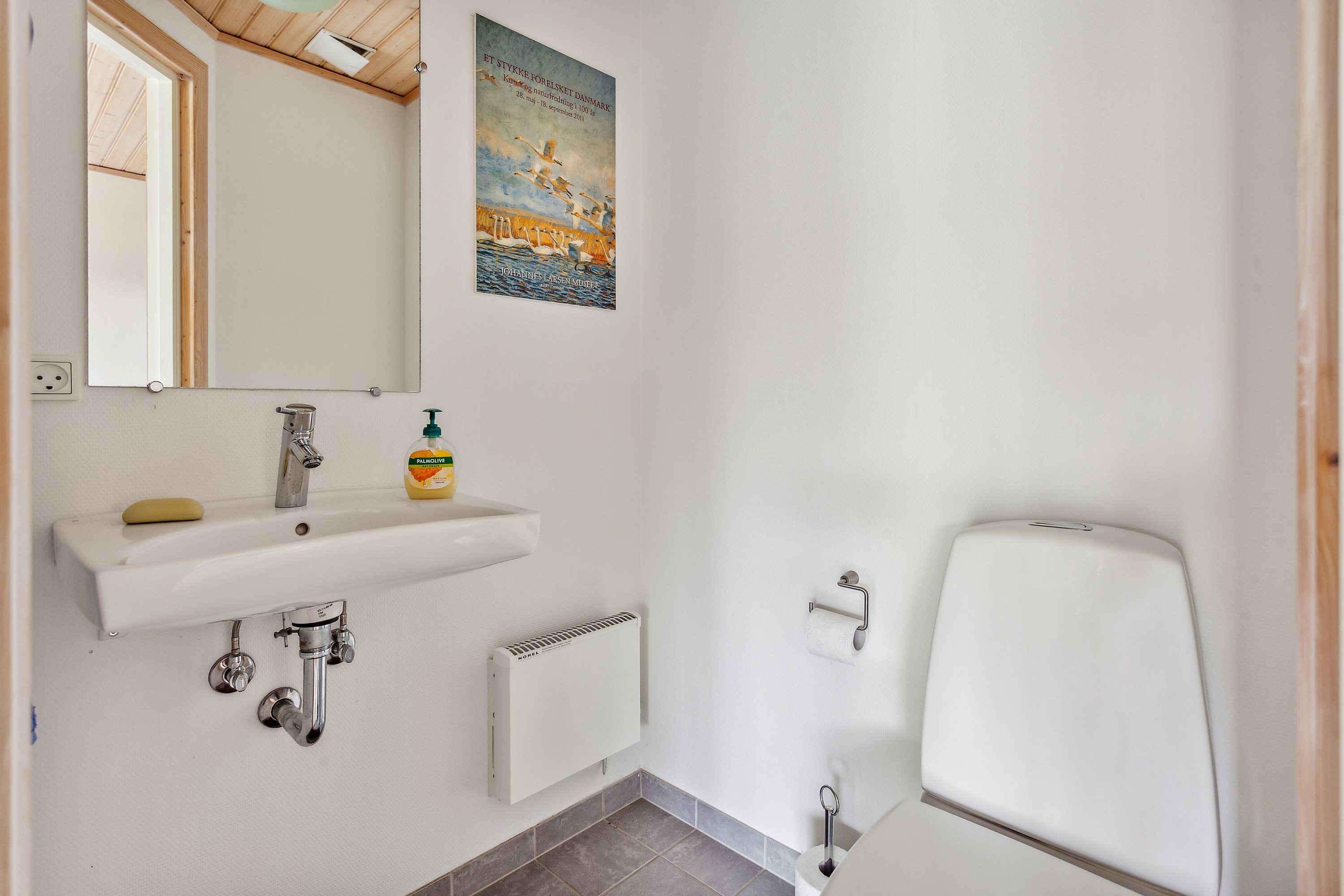Fremhævet badeværelse billede i fuldskærmstilstand. Billede af Enebærvej 6, Vesterø Havn, 9940 Læsø