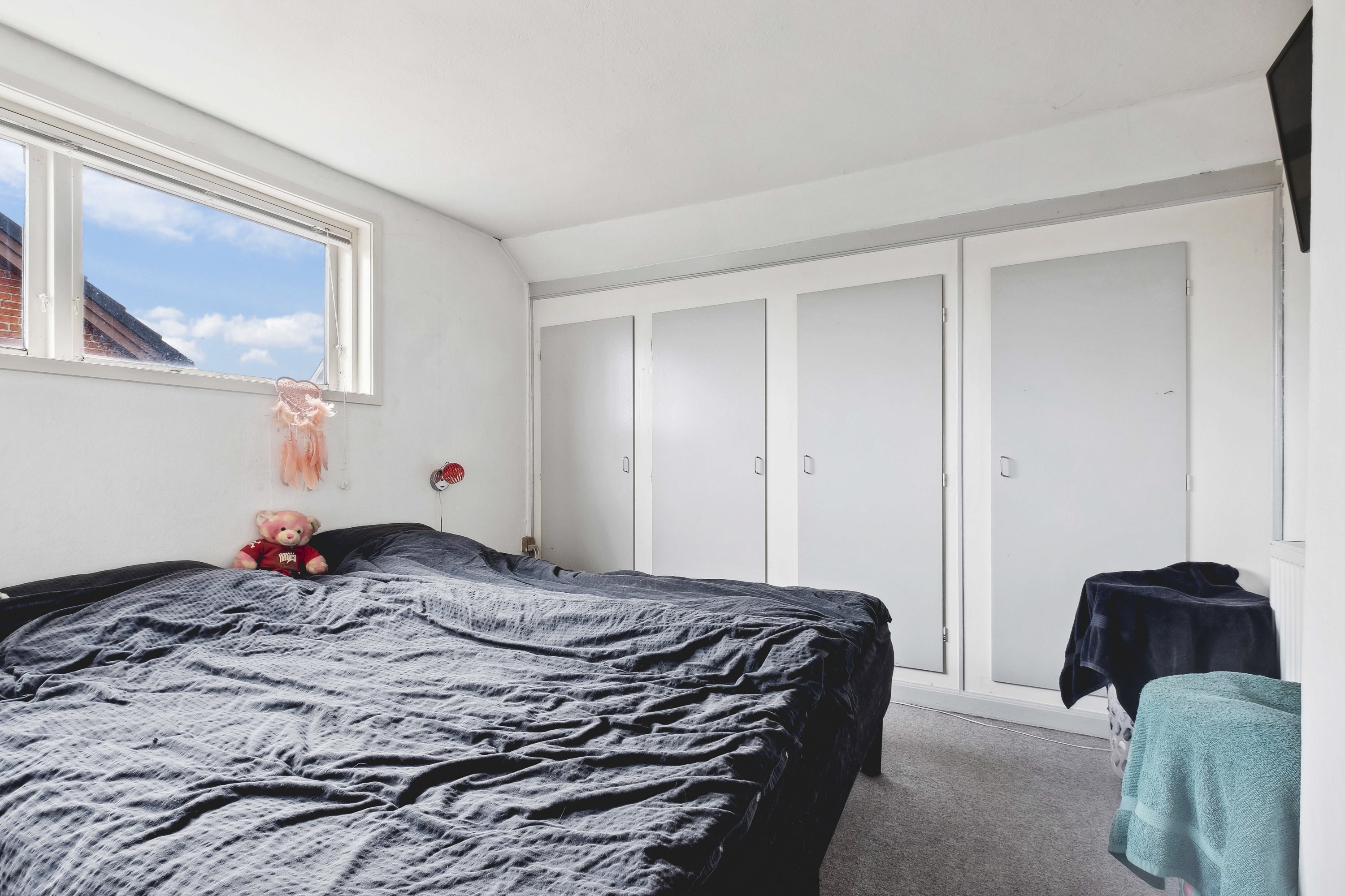 Fremhævet soveværelsee billede i fuldskærmstilstand. Billede af Hovedgaden 18, 8763 Rask Mølle