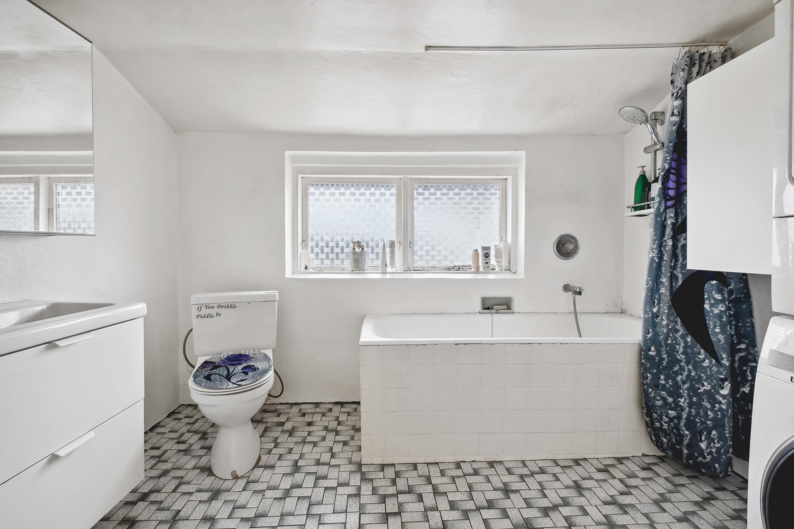 Fremhævet badeværelse billede i fuldskærmstilstand. Billede af Hovedgaden 18, 8763 Rask Mølle