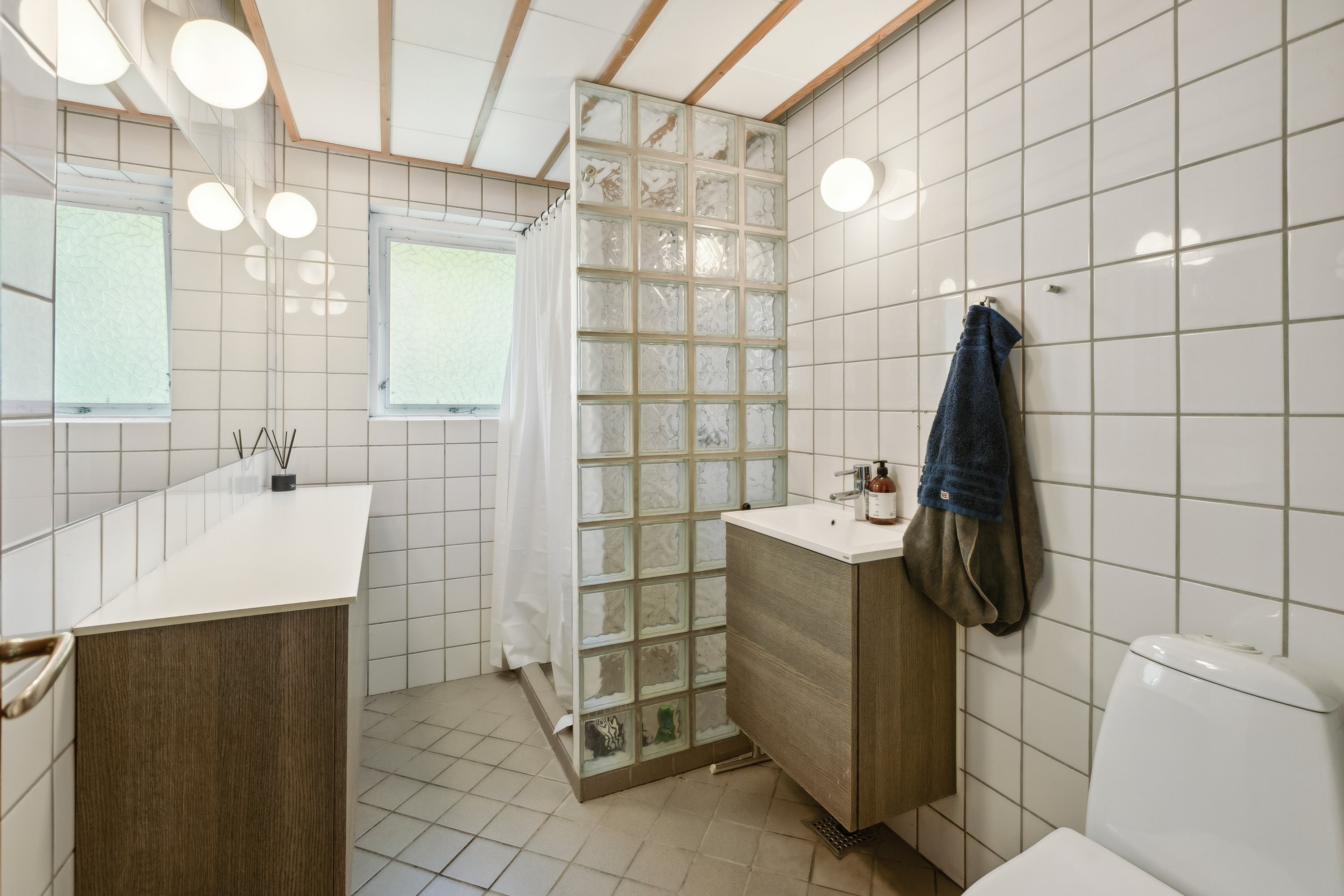 Fremhævet badeværelse billede i fuldskærmstilstand. Billede af Nørre Alle 44, 2600 Glostrup