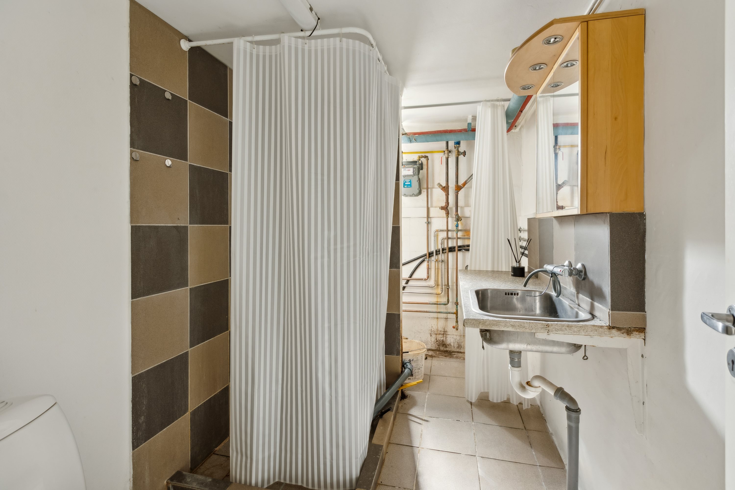 Fremhævet badeværelse billede i fuldskærmstilstand. Billede af Nørre Alle 44, 2600 Glostrup