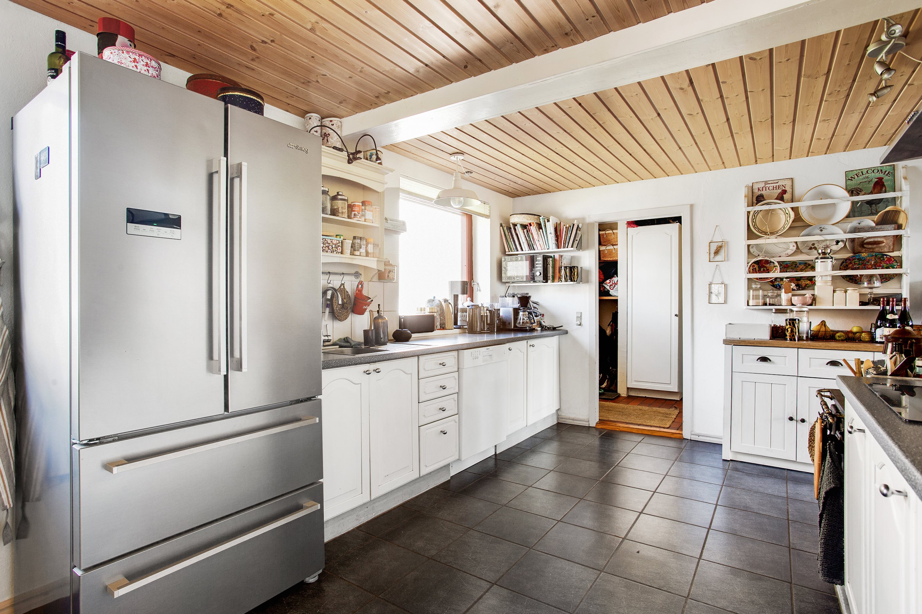 Fremhævet køkken billede i fuldskærmstilstand. Billede af Østerbyvejen 39, Østerby, 9940 Læsø