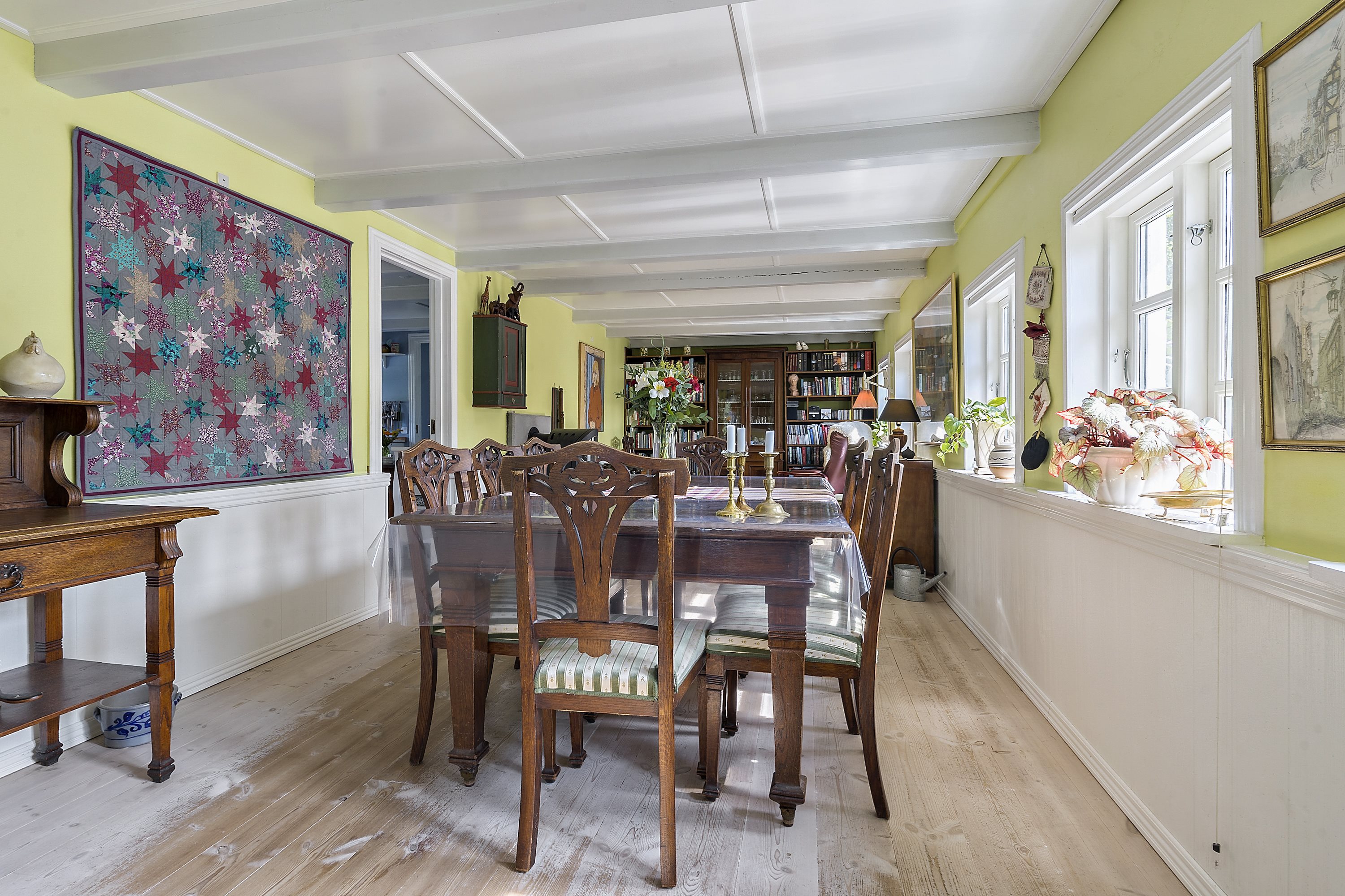 Fremhævet spisestue billede i fuldskærmstilstand. Billede af Søstien 15, Sønderby, 5631 Ebberup