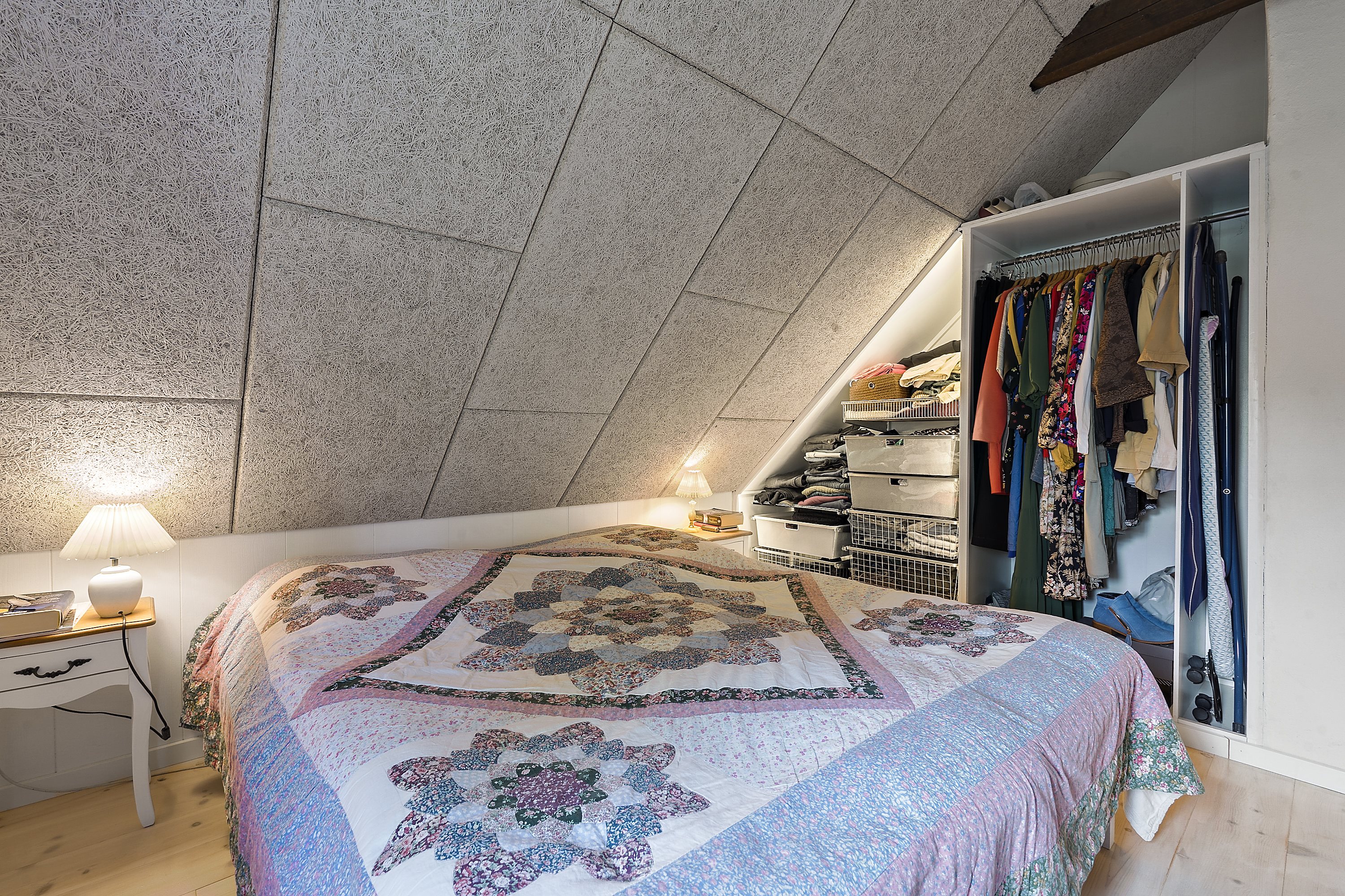 Fremhævet soveværelse billede i fuldskærmstilstand. Billede af Søstien 15, Sønderby, 5631 Ebberup