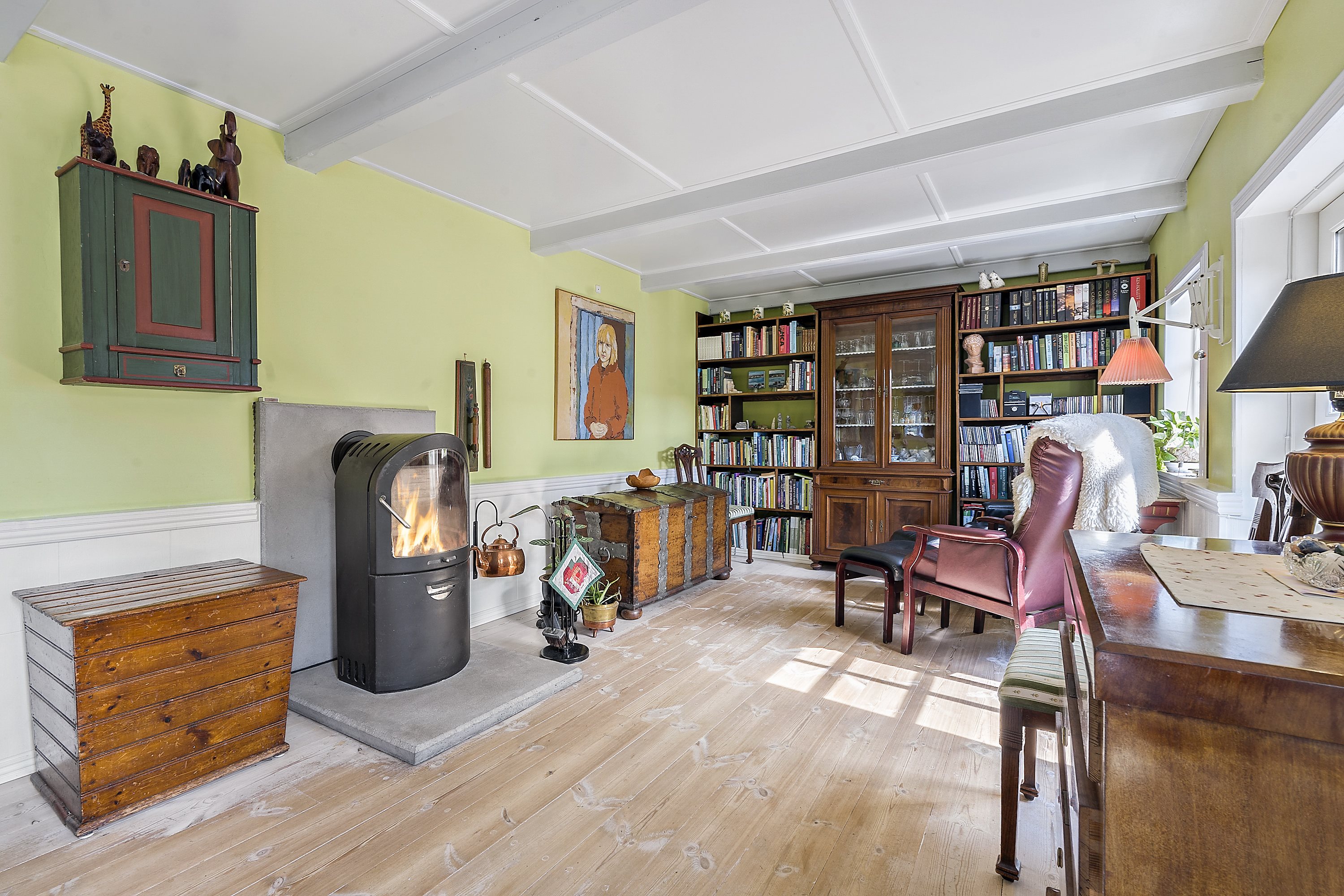 Fremhævet stue billede i fuldskærmstilstand. Billede af Søstien 15, Sønderby, 5631 Ebberup