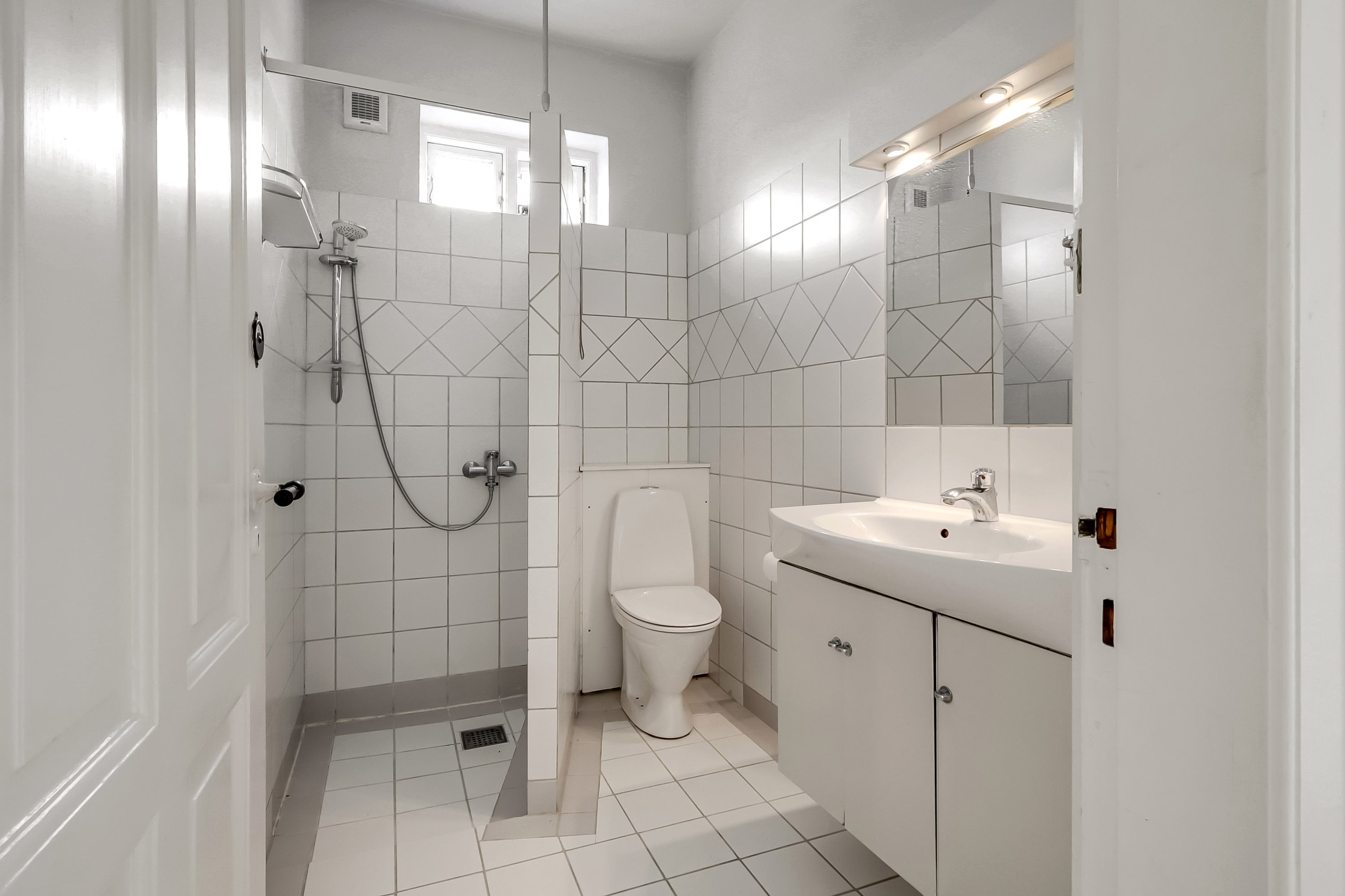 Fremhævet badeværelse billede i fuldskærmstilstand. Billede af Pjentemøllestræde 8, 5700 Svendborg