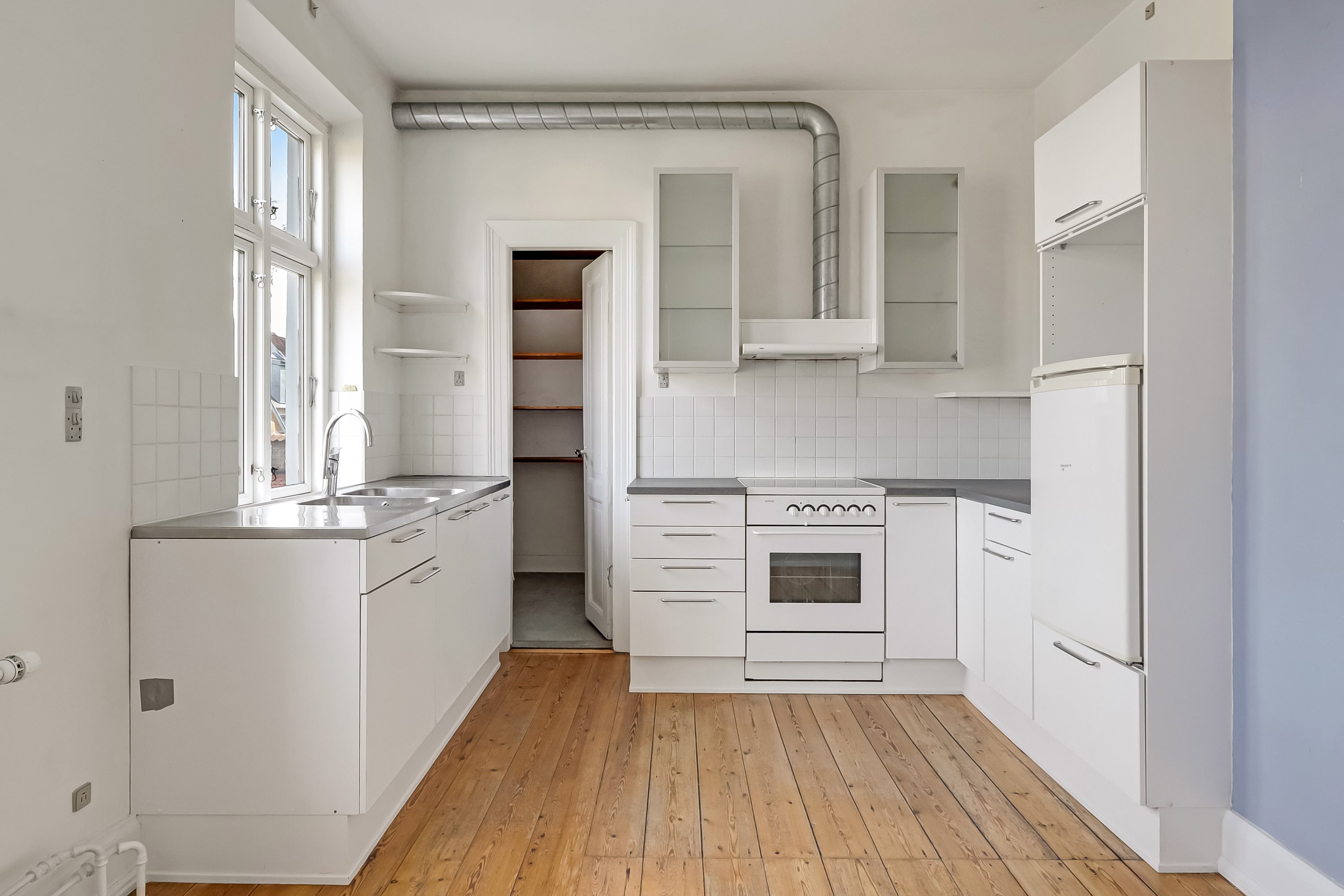 Fremhævet køkken billede i fuldskærmstilstand. Billede af Pjentemøllestræde 8, 5700 Svendborg