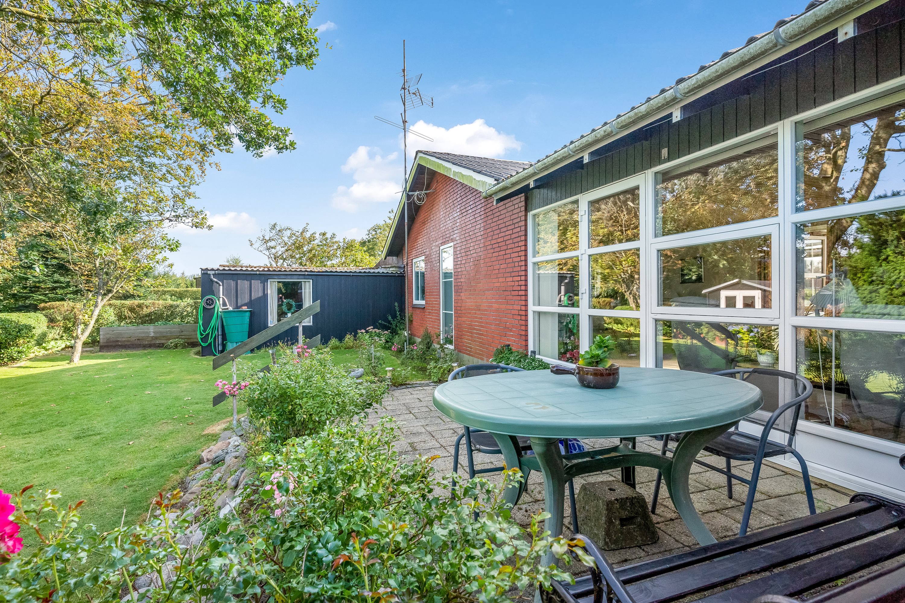 Fremhævet terrasse billede i fuldskærmstilstand. Billede af Kroghusvej 23, Højmark, 6940 Lem St