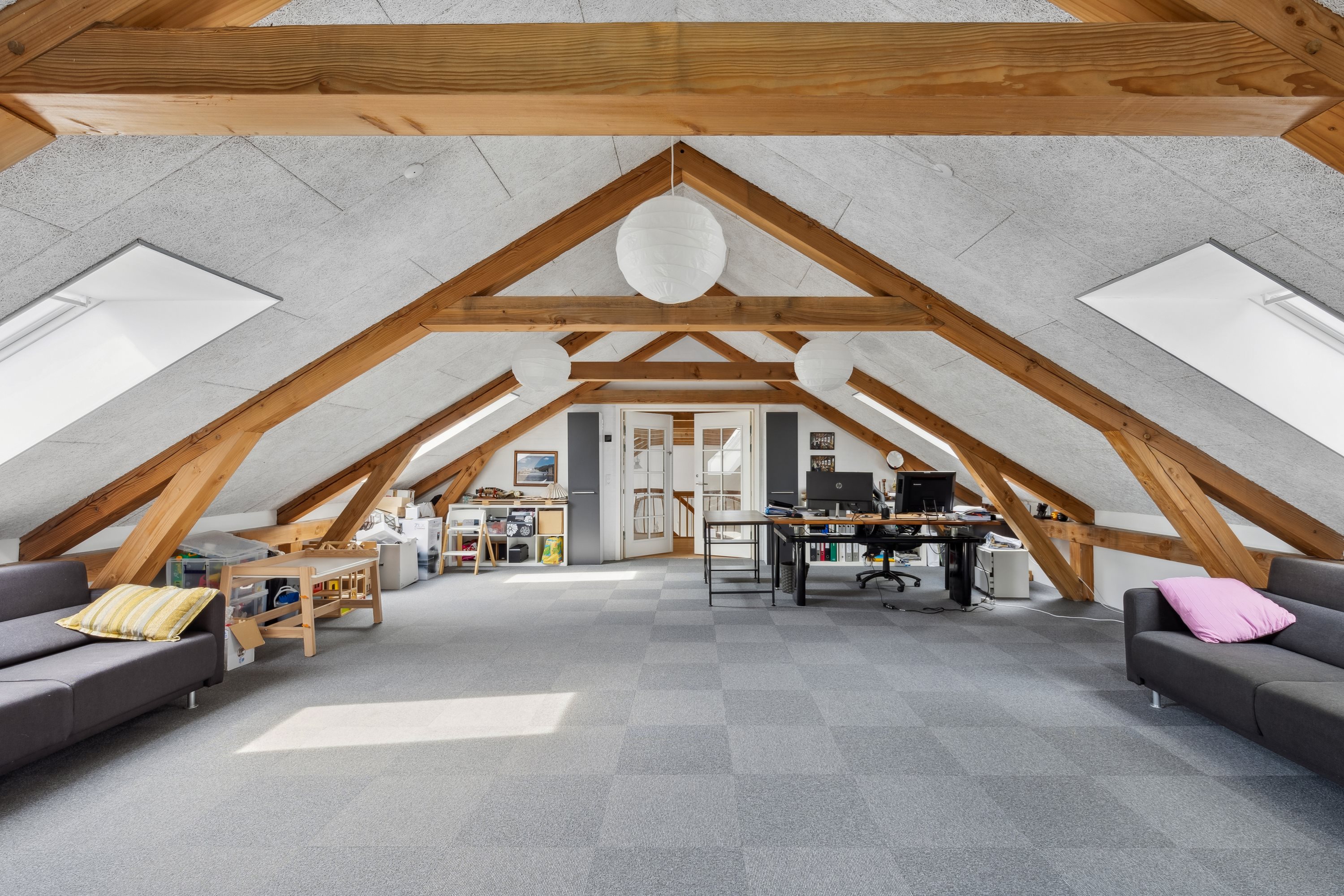 Fremhævet loftsrum billede i fuldskærmstilstand. Billede af Dalbyvej 1, Brå, 8783 Hornsyld