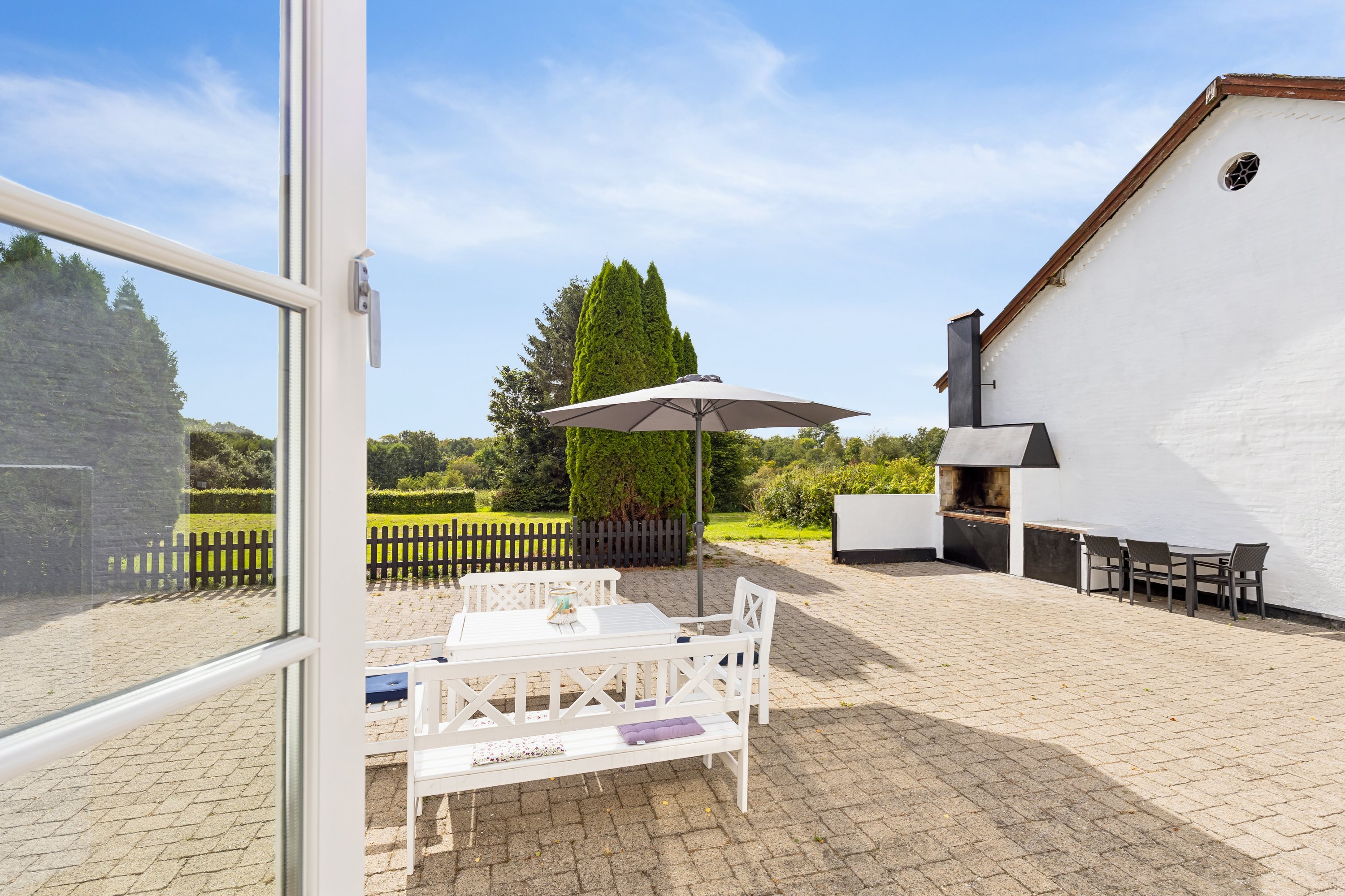 Fremhævet terrasse billede i fuldskærmstilstand. Billede af Dalbyvej 1, Brå, 8783 Hornsyld