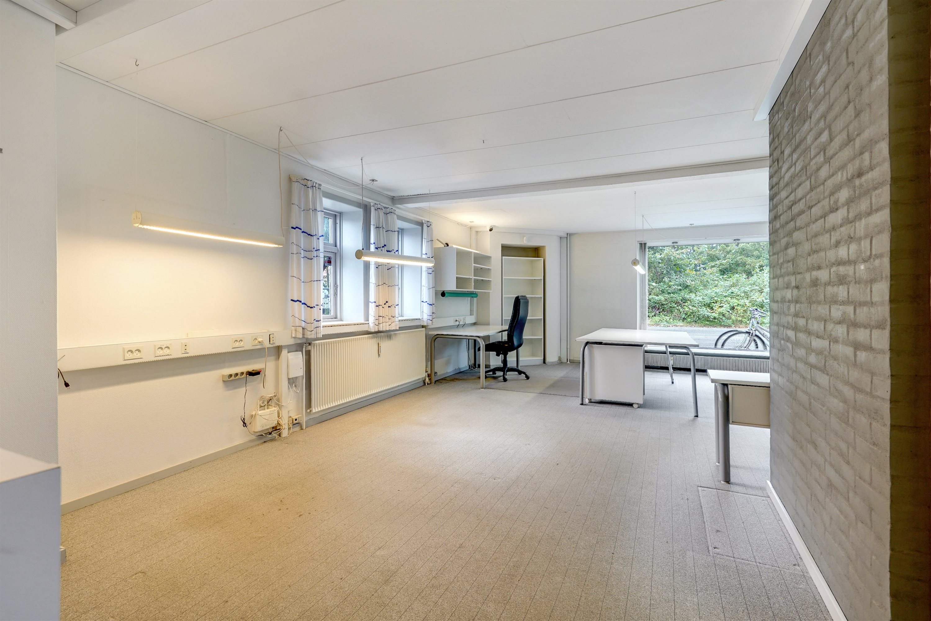 Fremhævet kontor billede i fuldskærmstilstand. Billede af Tjæreborg Stationsvej 1, 6731 Tjæreborg